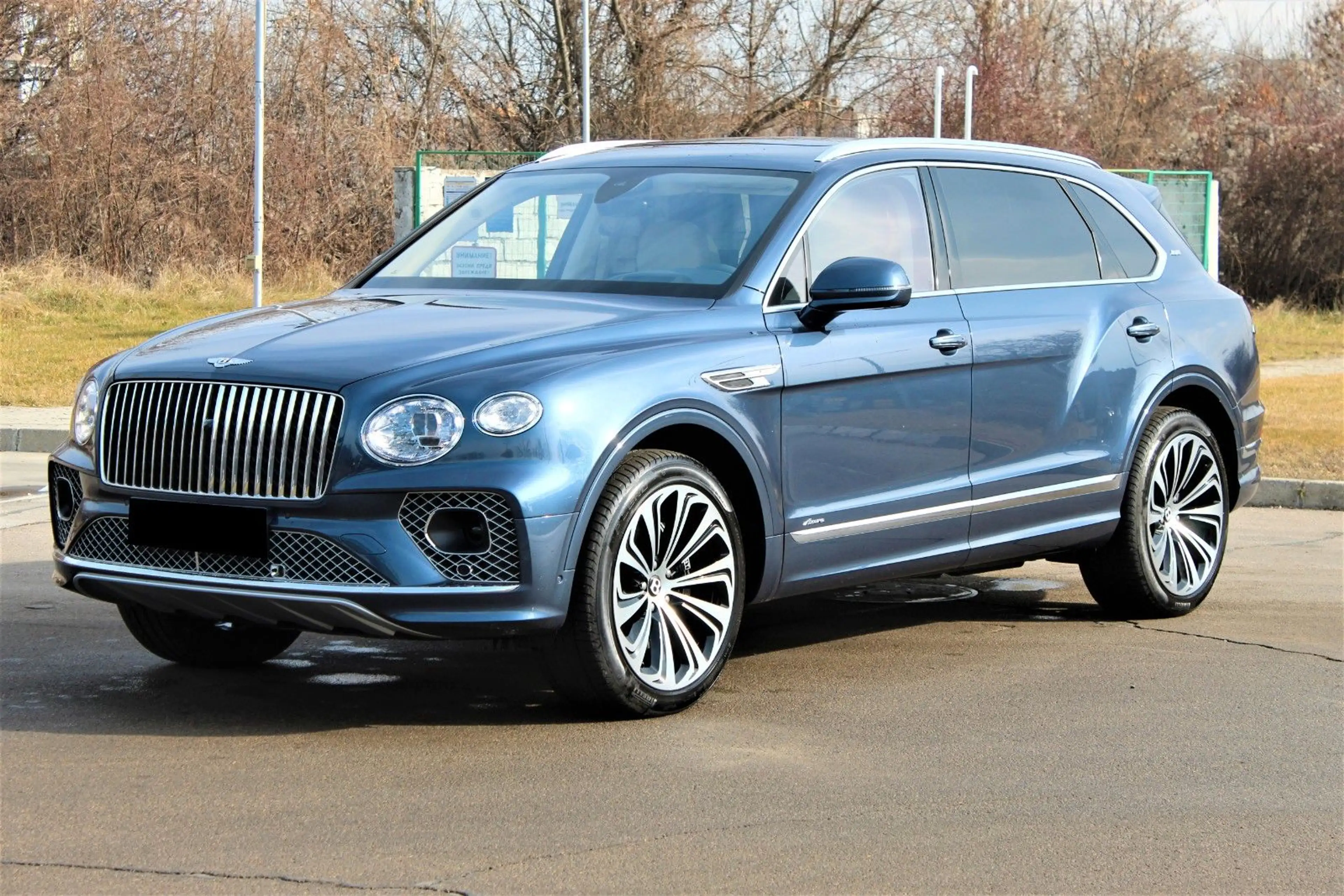 Bentley Bentayga 4.0 V8 EWB AZURE FIRS EDITION NAIM — photo 3