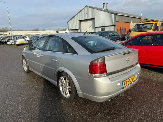 Opel Vectra view 3