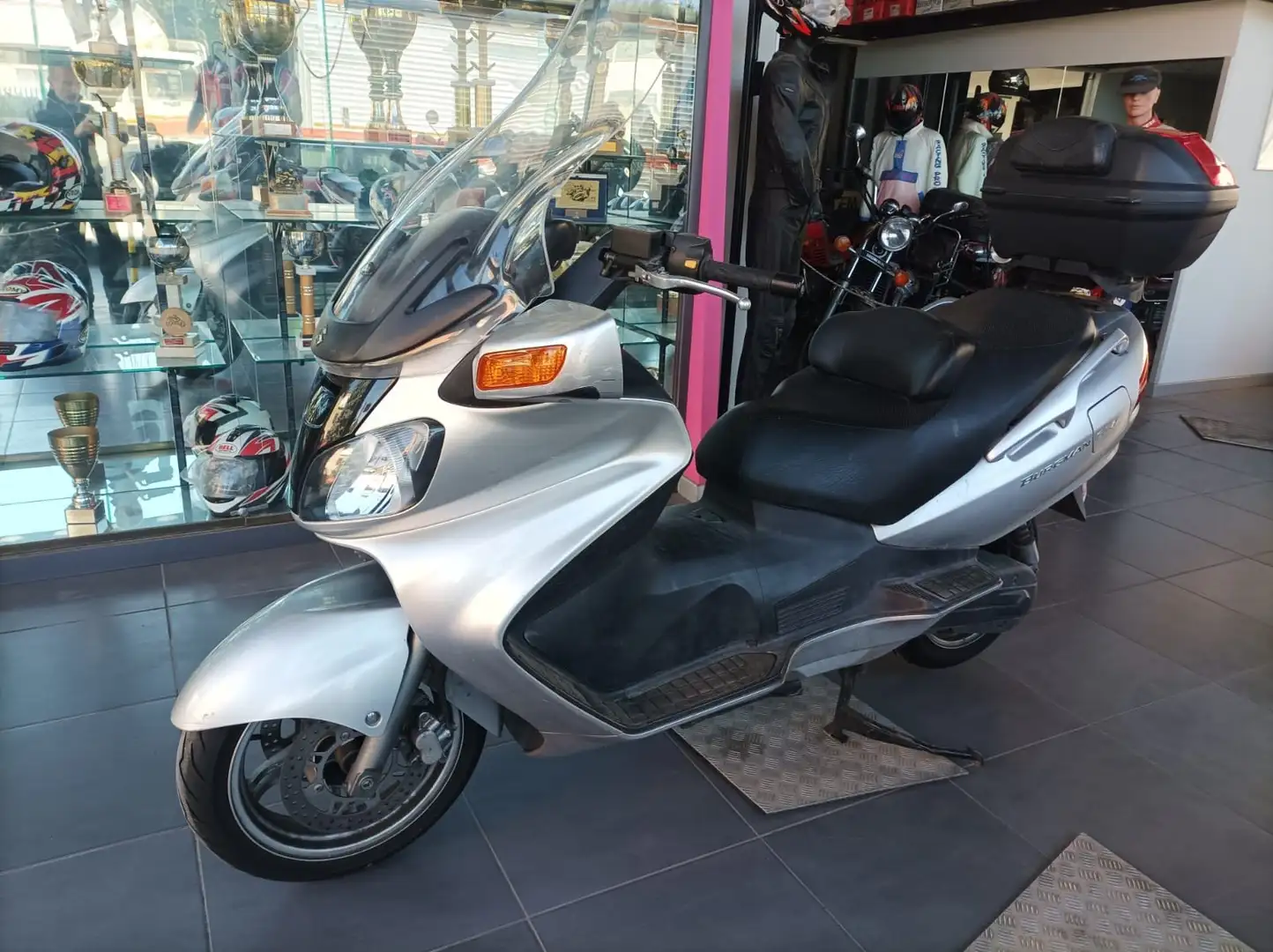 Suzuki Burgman 650 Zilver - 1