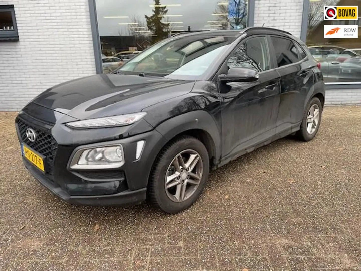 Hyundai KONA 1.0T Comfort TREKHAAK|CRUISE|PARKEERSENSOREN Schwarz - 1