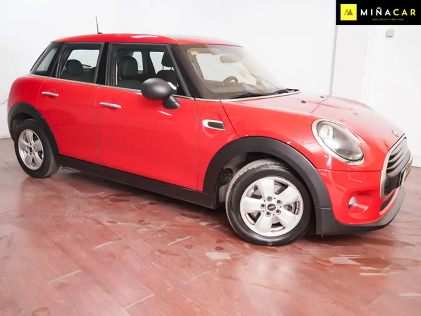 MINI One D crvena - 2