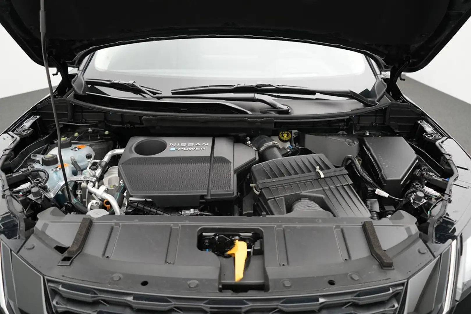 Nissan X-Trail X-T e-POWER 204PS 4x2 Tekna 5 Sitze PGD Bose 20" Černá - 2