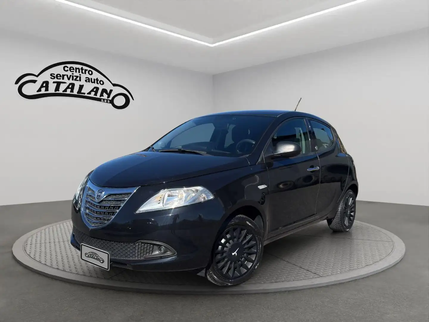 Lancia Ypsilon 1.2 69 CV 5p. GPL Ecochic S Md Negro - 1
