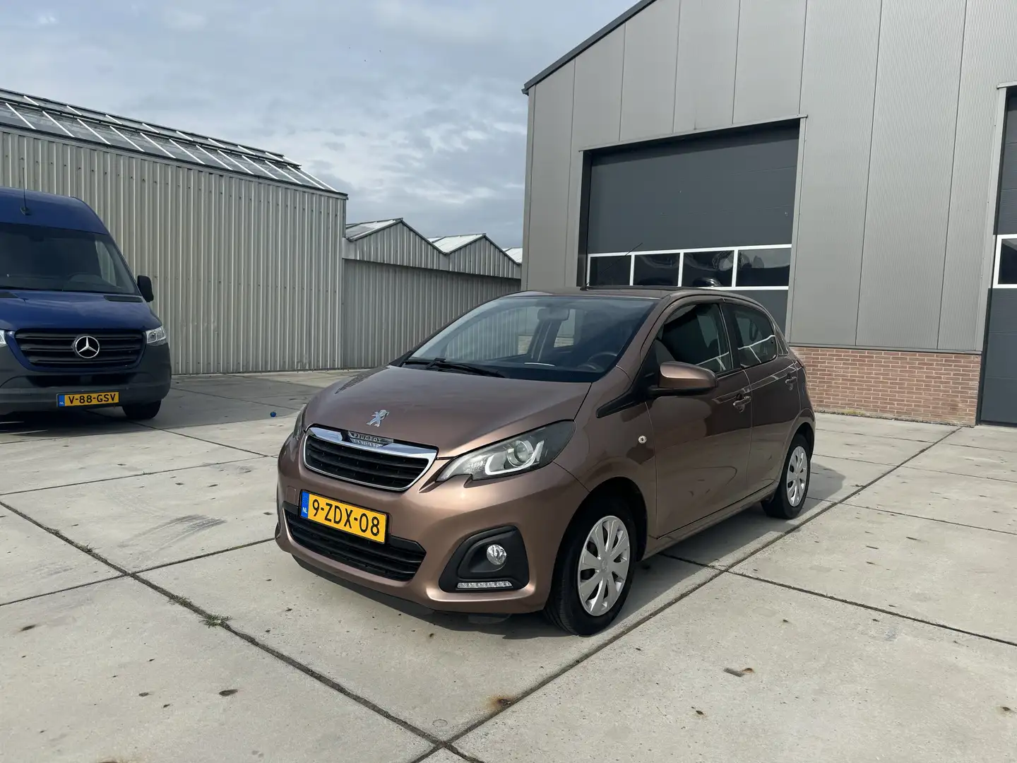 Peugeot 108 1.0 e-VTi Active handgeschakeld benzine 80.000km Marrón - 1