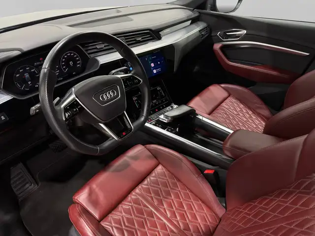 Audi E-Tron S view 8