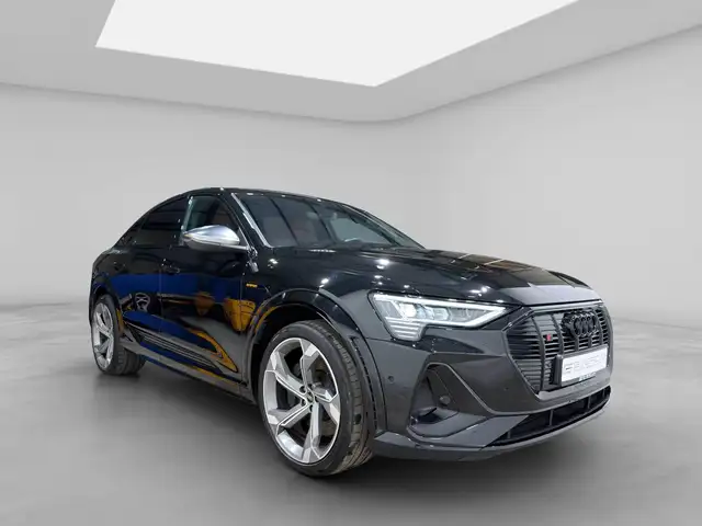 Audi E-Tron S view 3
