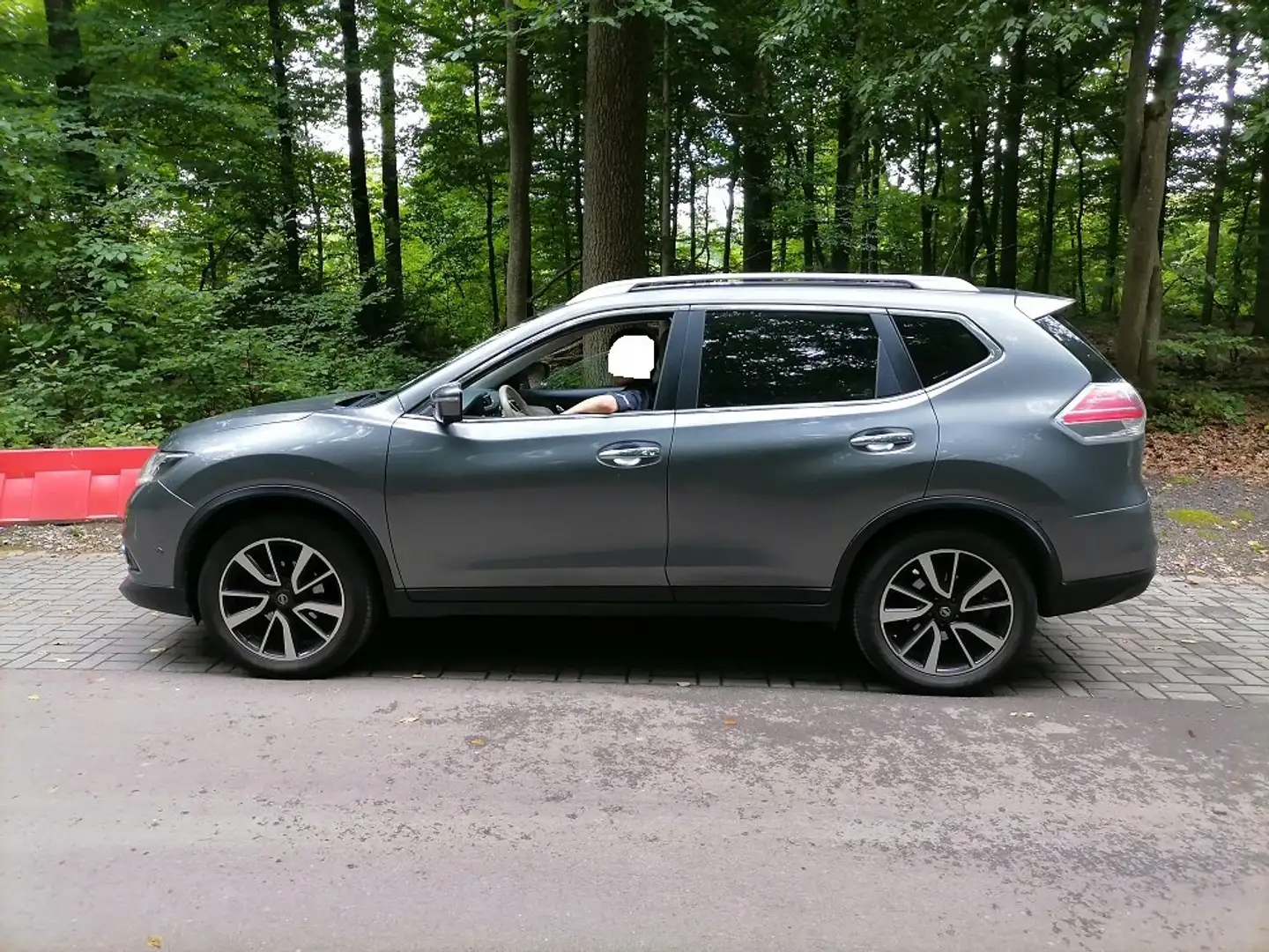 Nissan X-Trail Tekna 1.6D Leder Navi Ahk Pano 360kam 19Alu Šedá - 1