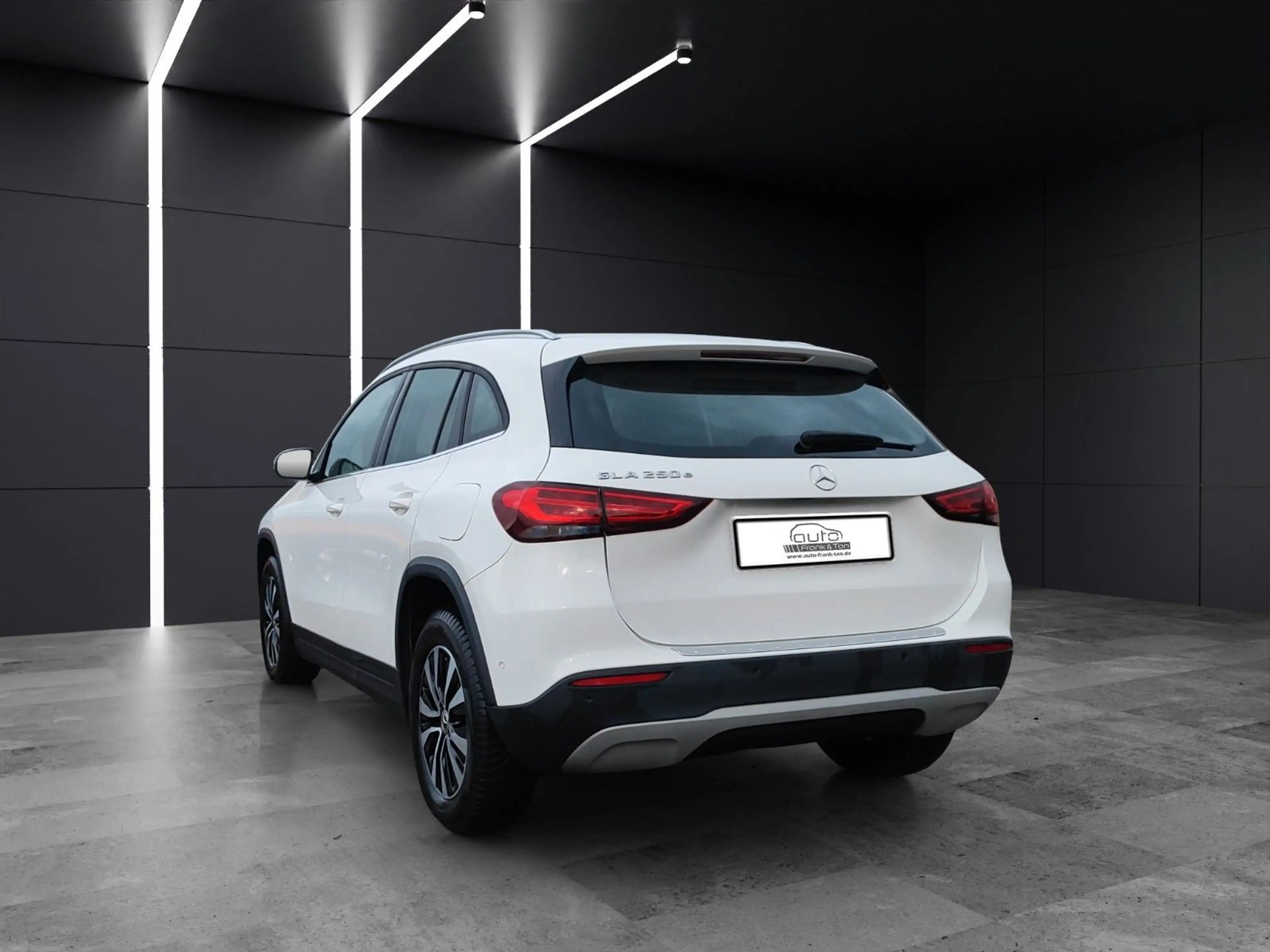 Mercedes-Benz GLA 250 e*Navi*AHK*Kamera*SitzHZ*DAB* — photo 4