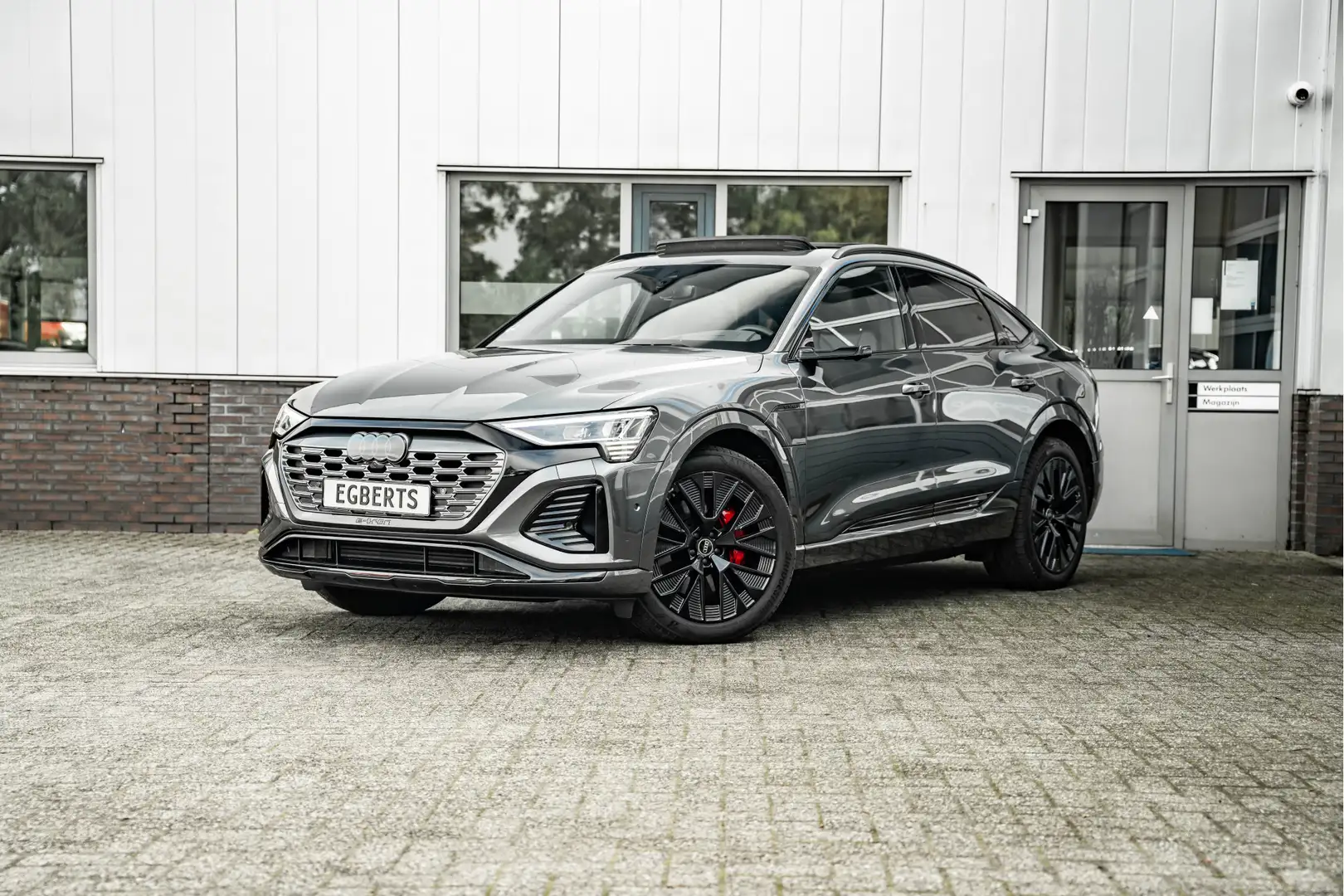 Audi Q8 e-tron Sportback 55 quattro S Edition 115 kWh Grijs - 1