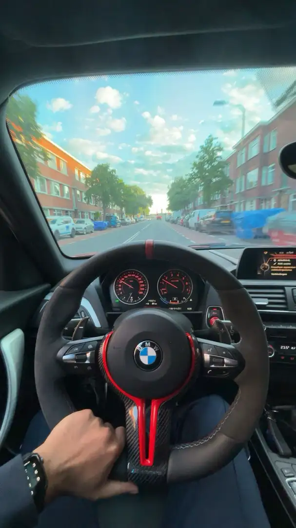BMW 118 118i Aut. M Sport Orange - 2