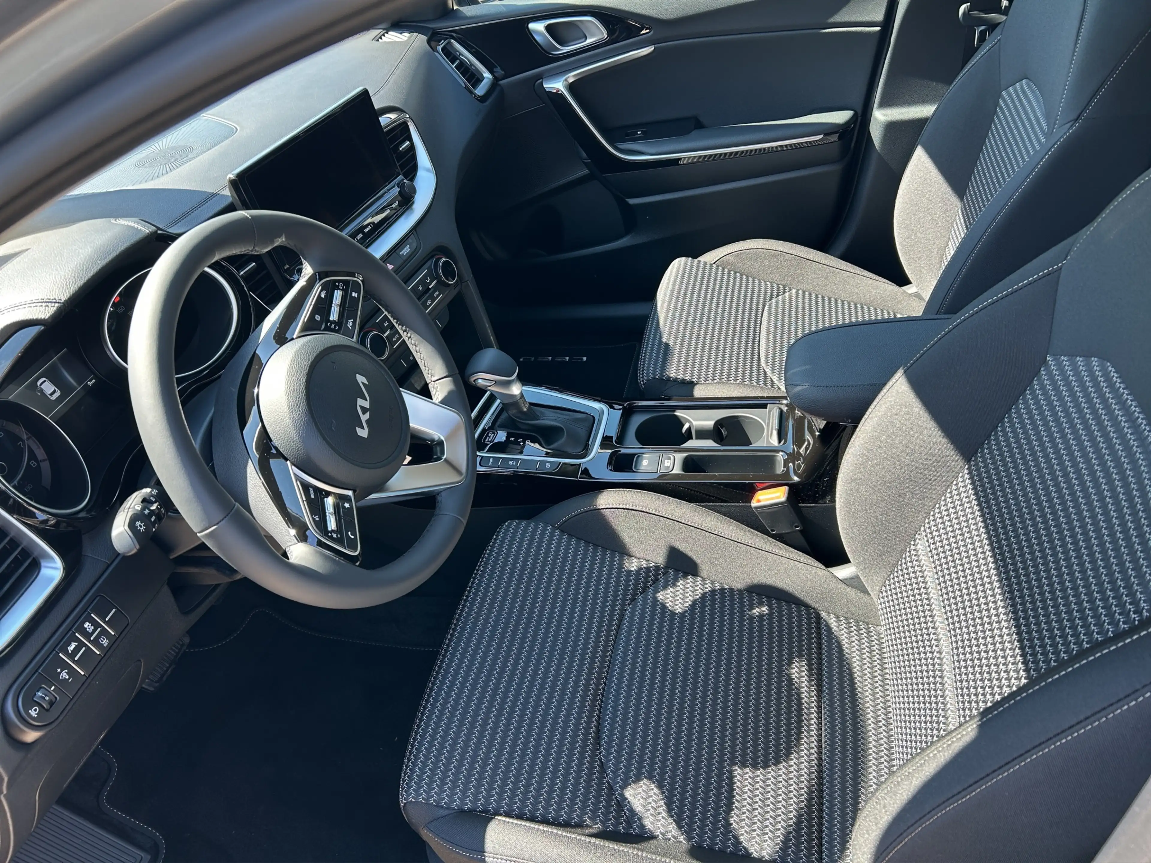 Kia Ceed / cee'd CEED 1.5T DCT VISION KOM+ NAVI KAMERA SHZ PDC ALU — photo 7