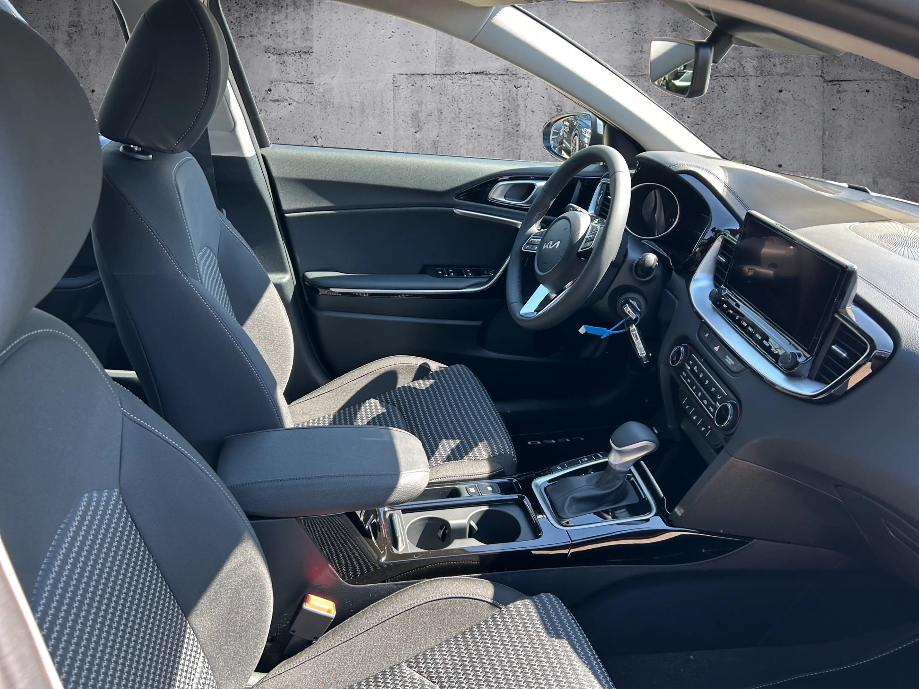 Kia Ceed / cee'd CEED 1.5T DCT VISION KOM+ NAVI KAMERA SHZ PDC ALU — photo 13