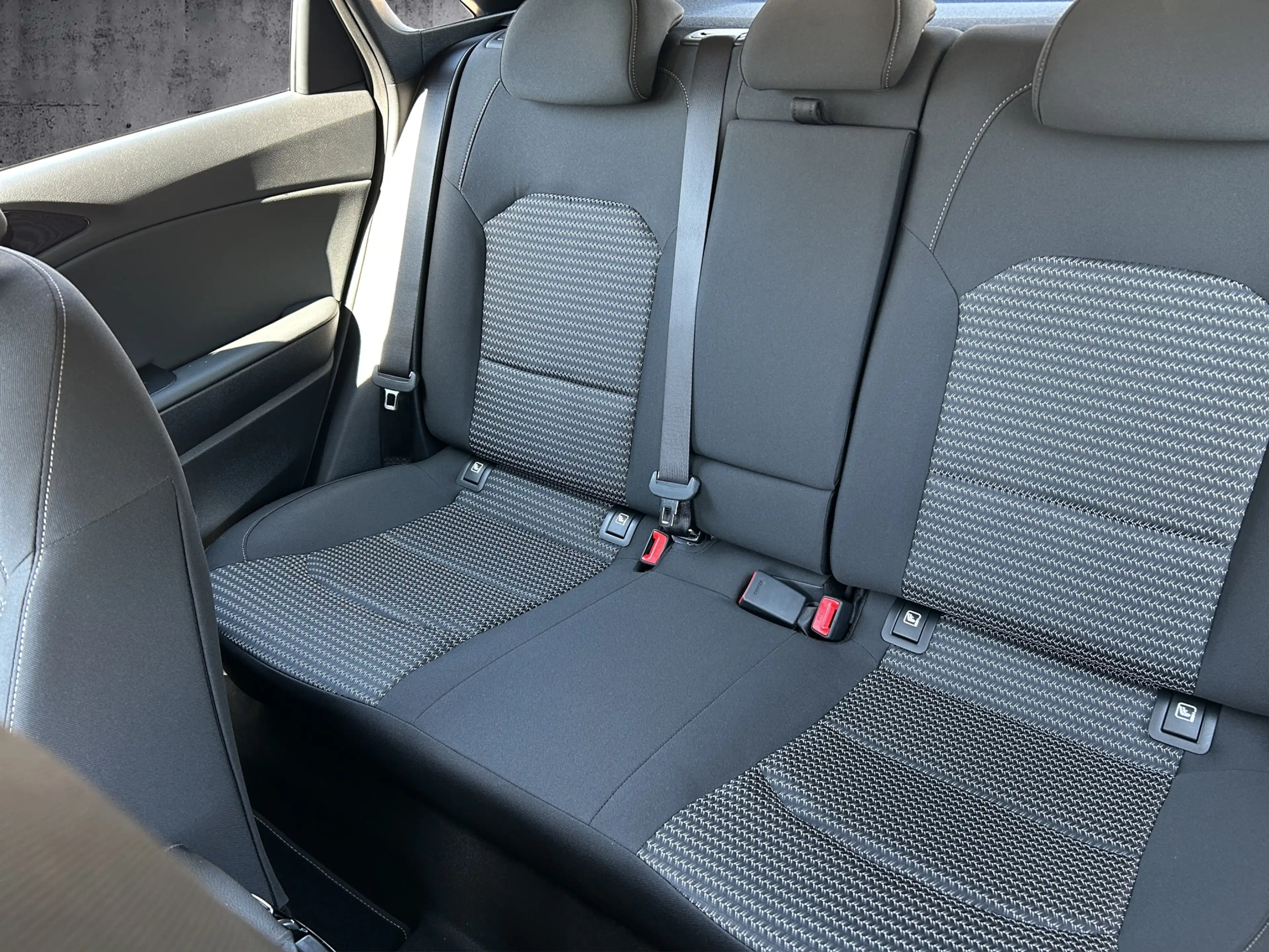 Kia Ceed / cee'd CEED 1.5T DCT VISION KOM+ NAVI KAMERA SHZ PDC ALU — photo 9