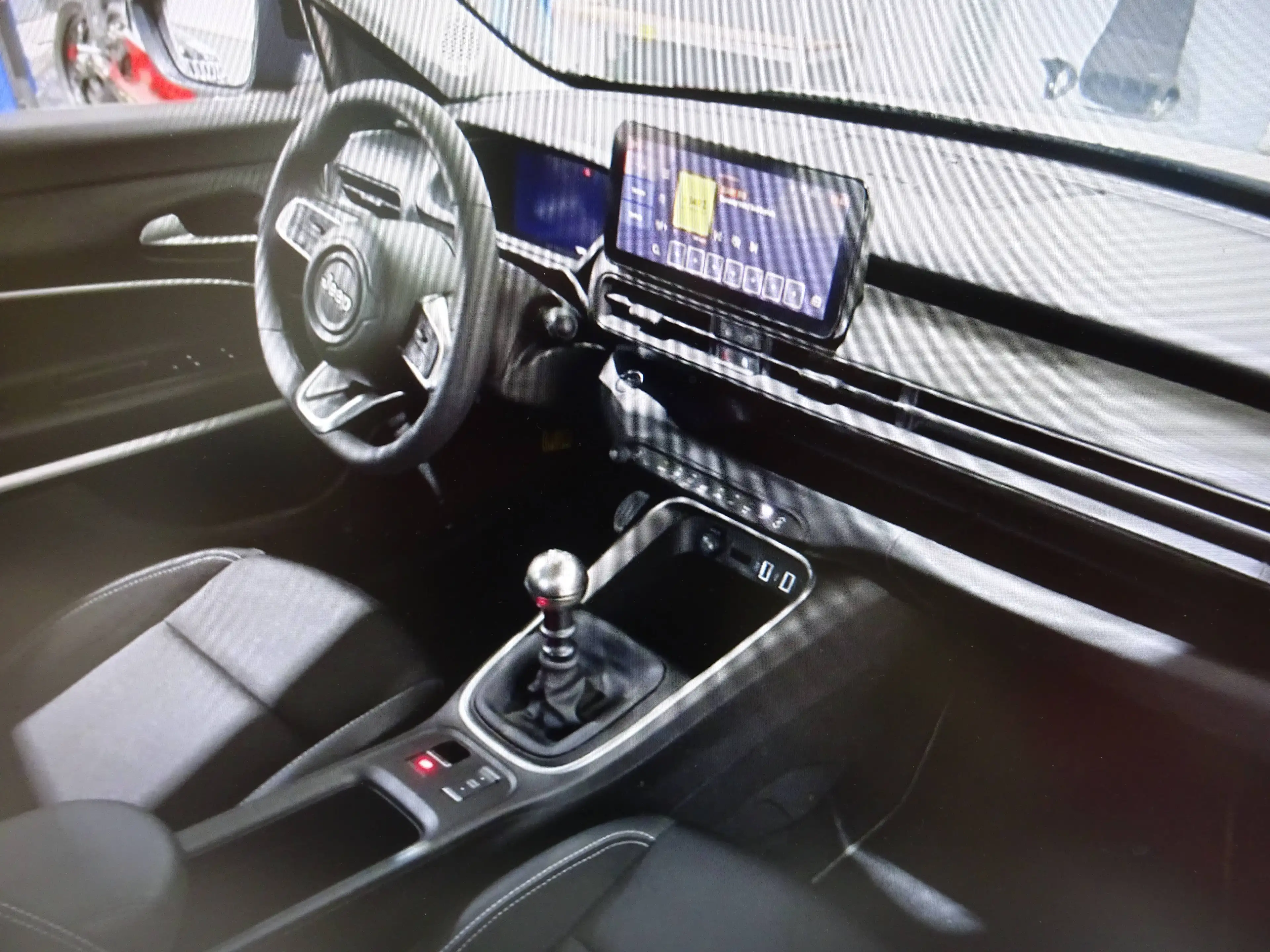 Jeep Avenger Altitude, Sitzhz., Navi, Klima, PDC, Allwetter, LED — photo 3