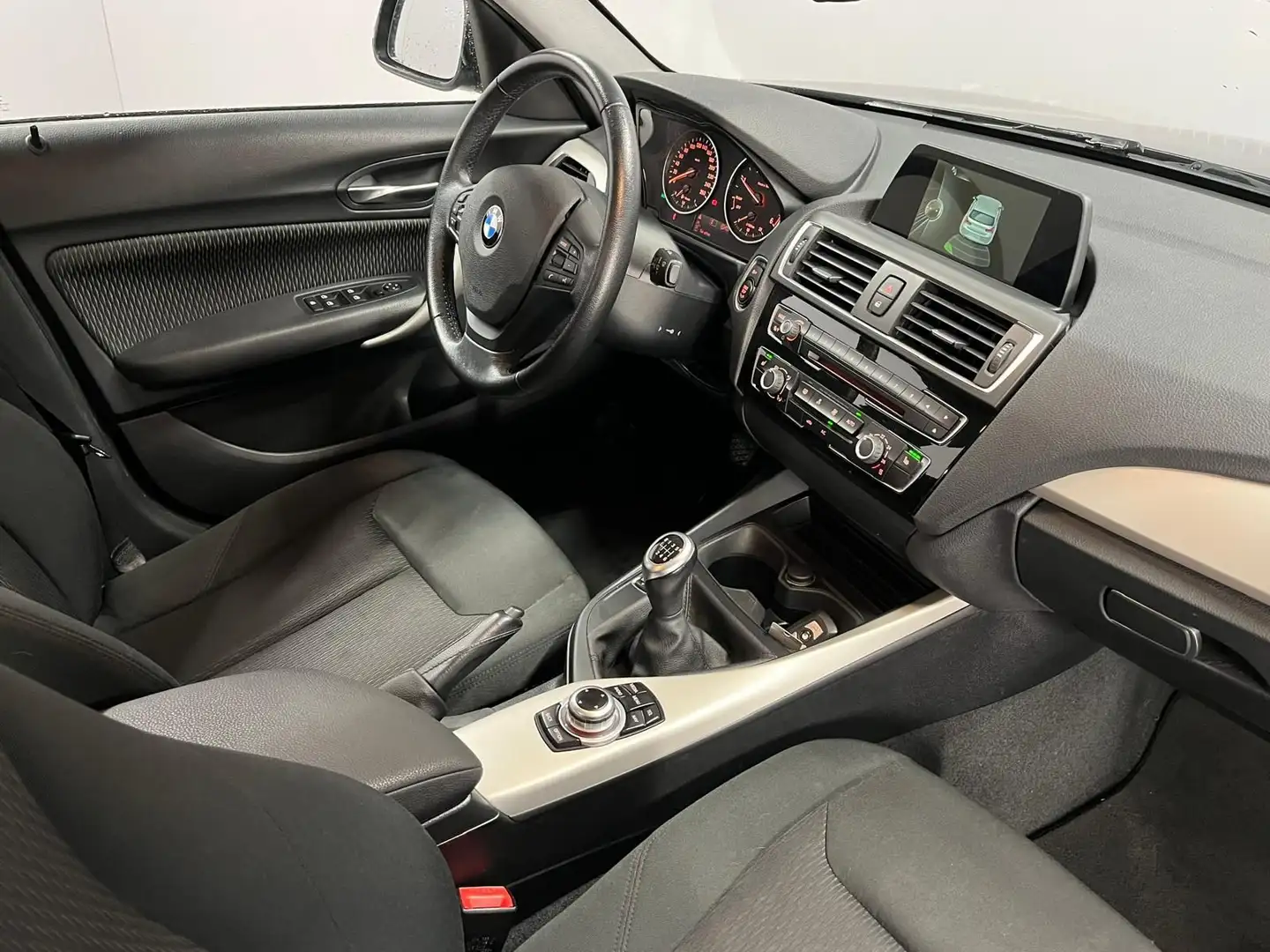 BMW 116 d ***Sitzheizung | 8-fach breift*** Schwarz - 2