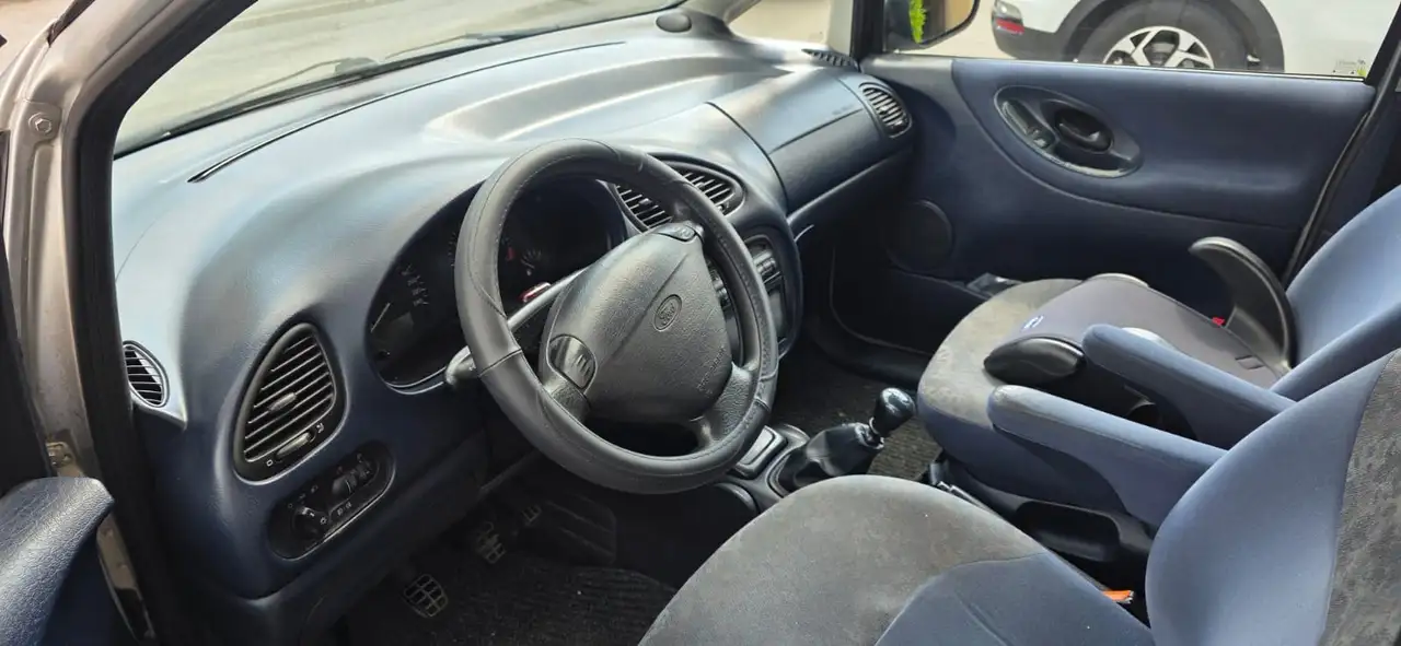 Ford Galaxy 2.0i (Ghia), foto 5