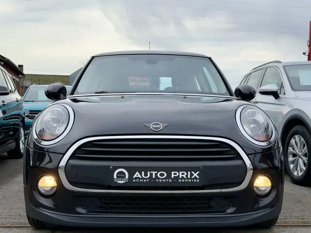 Mini Hatch view 3