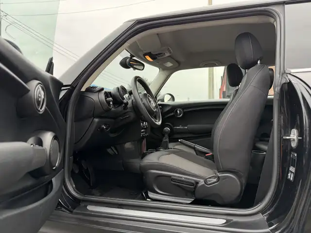 Mini Hatch view 7