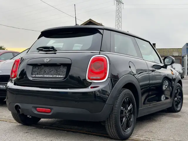 Mini Hatch view 4