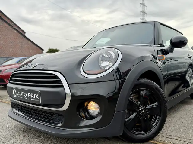 Mini Hatch view 12