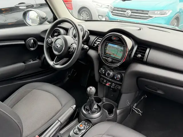 Mini Hatch view 13