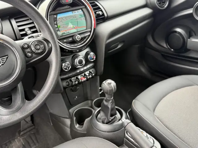 Mini Hatch view 14