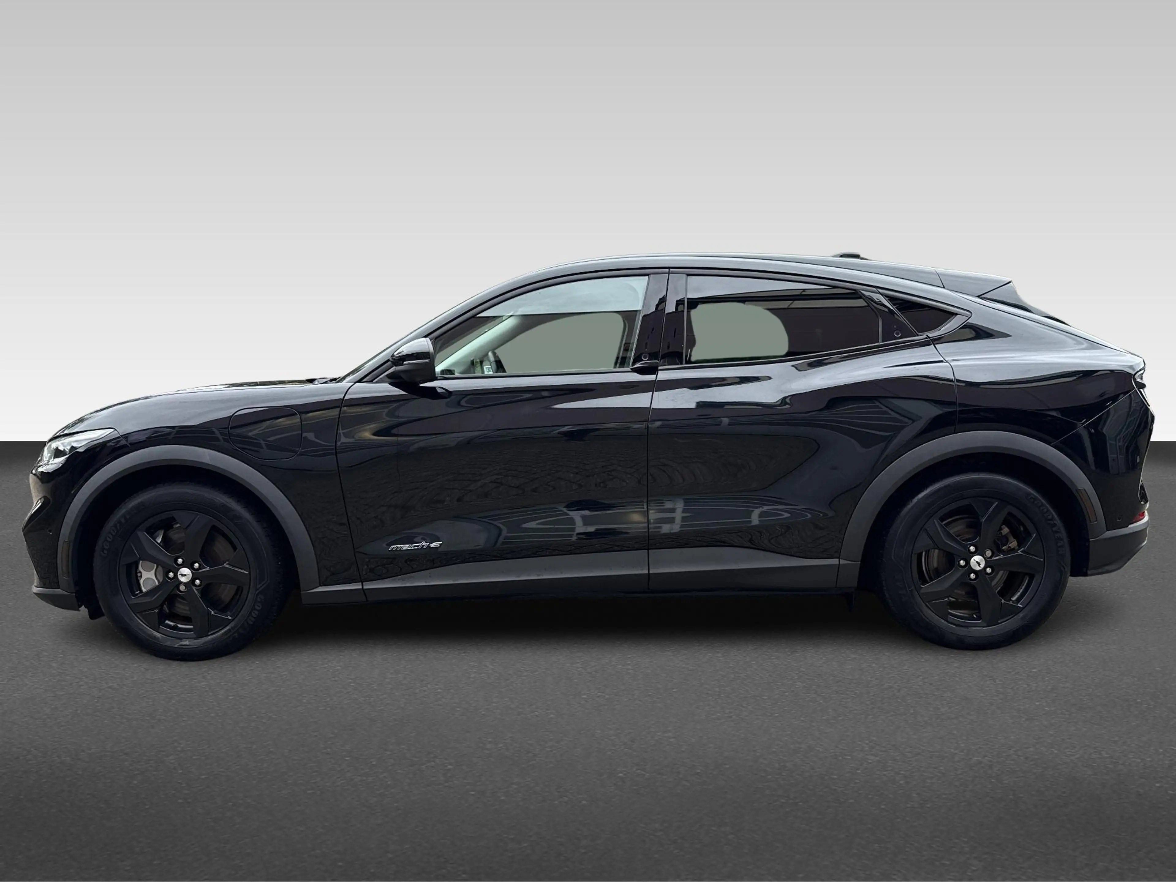 Ford Mustang Mach-E RWD 75 kWh — photo 3