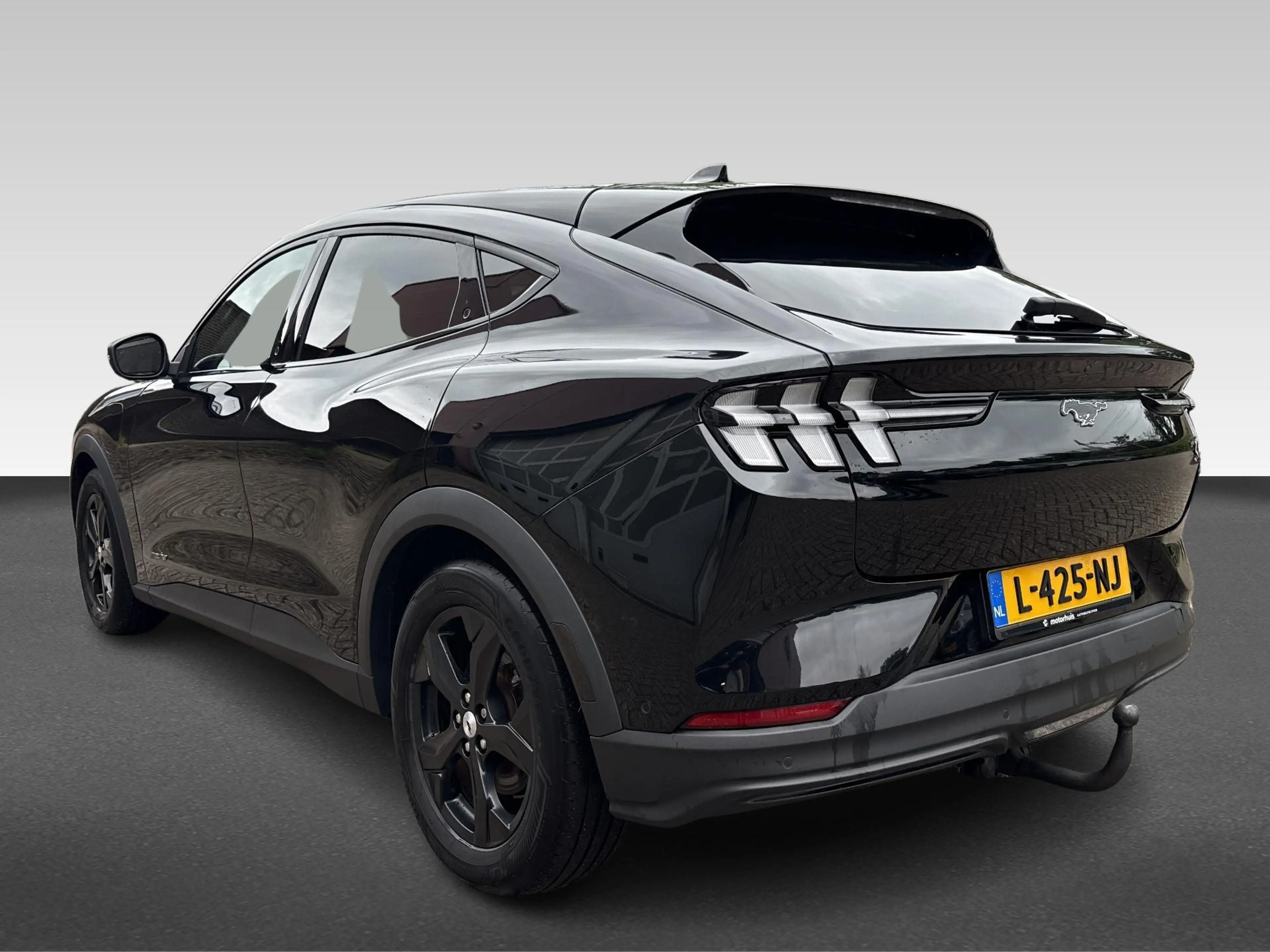 Ford Mustang Mach-E RWD 75 kWh — photo 4