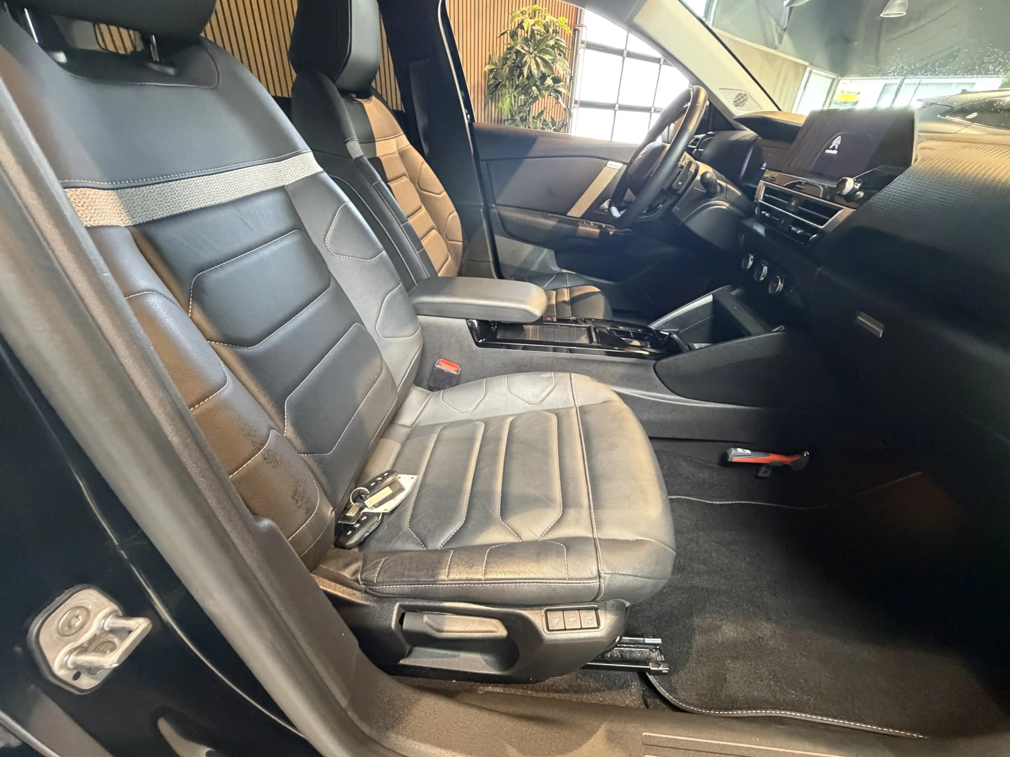 Citroen C4 X 1.2 Puretech Shine — photo 24