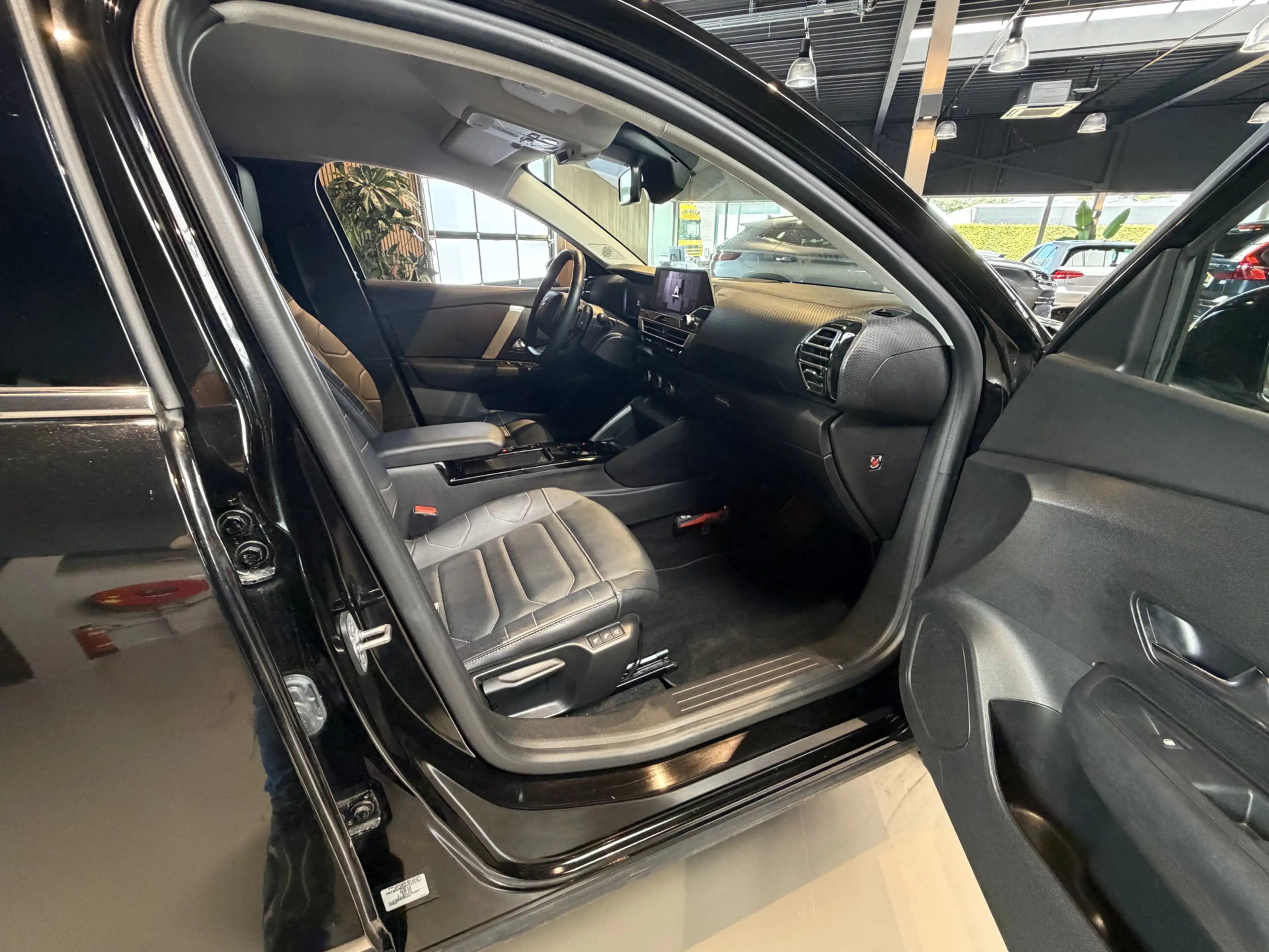 Citroen C4 X 1.2 Puretech Shine — photo 23