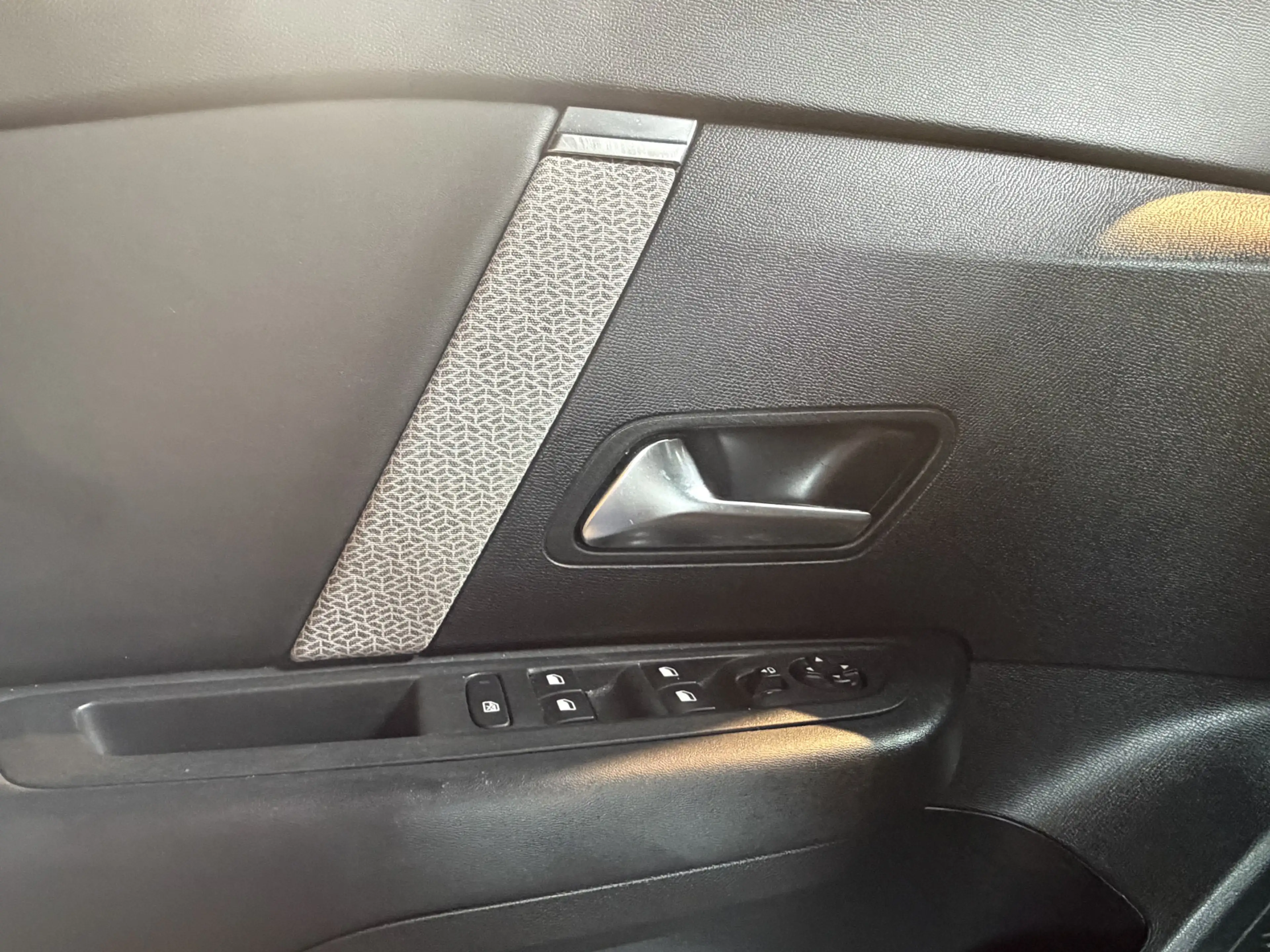 Citroen C4 X 1.2 Puretech Shine — photo 9