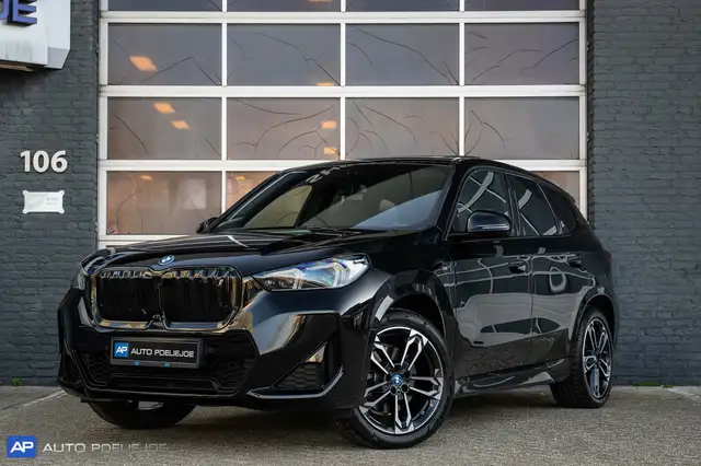 BMW iX1 xDrive30 Launch Edition 67 kWh M Sport, Pano, Lede