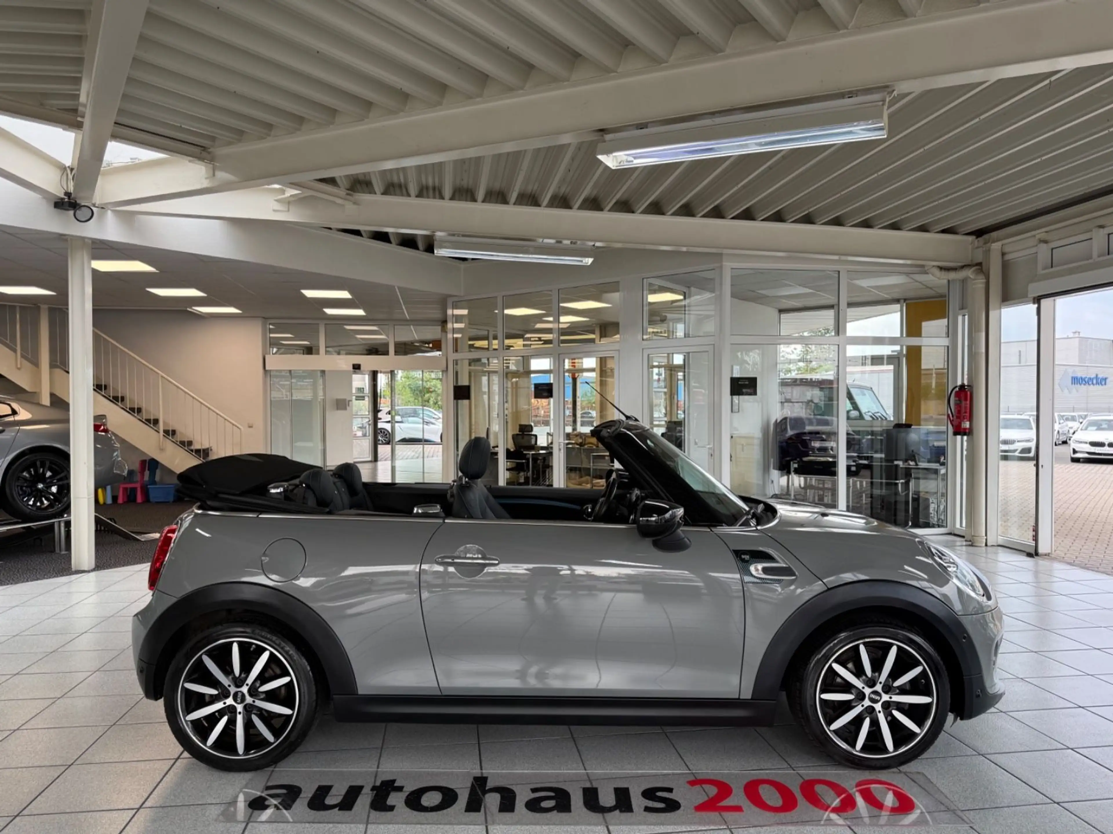 MINI Cooper Cabrio Sidewalk Trim AUT./LED/HUD/CAM — photo 5