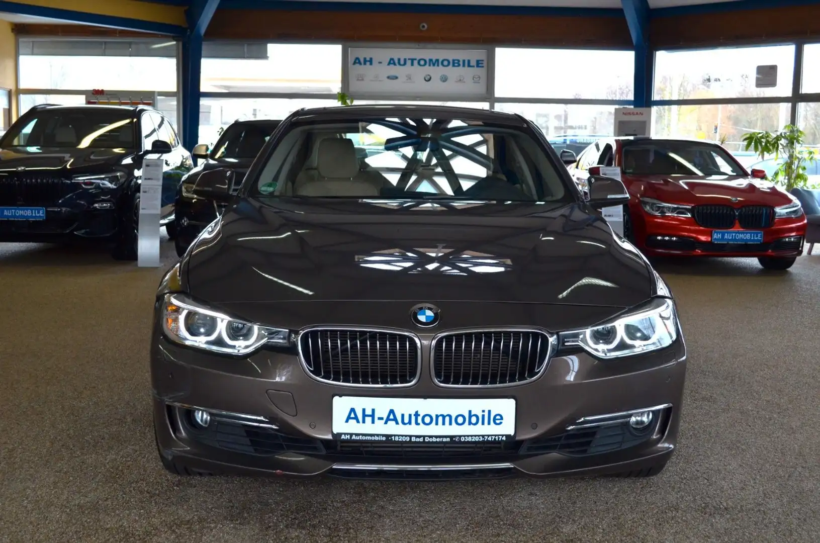 BMW 328 i Lim. xDrive AUTOMATIK / XENON / NAVI /LEDER Barna - 2