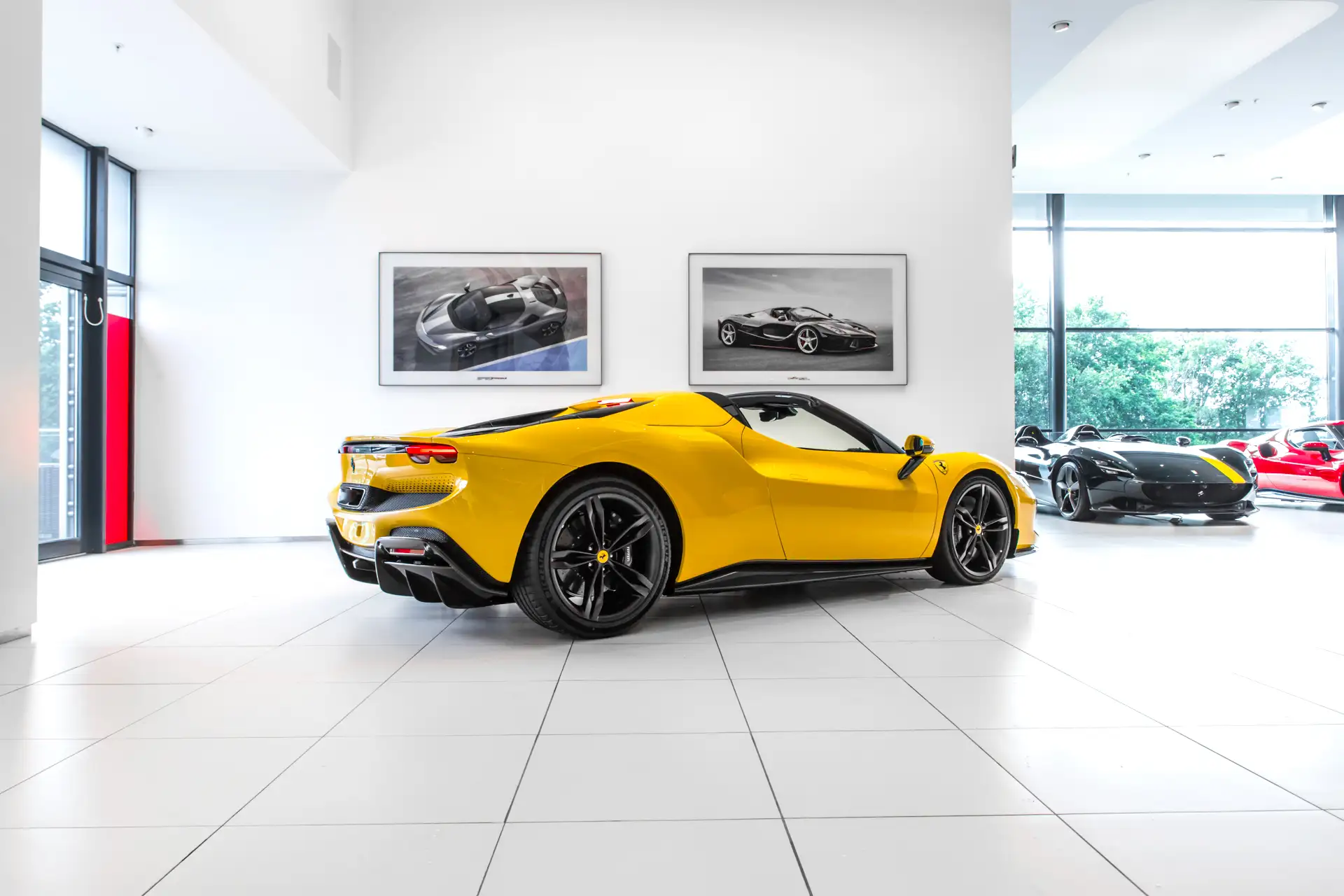 페라리 296 GTS 2024 노랑 사진 4