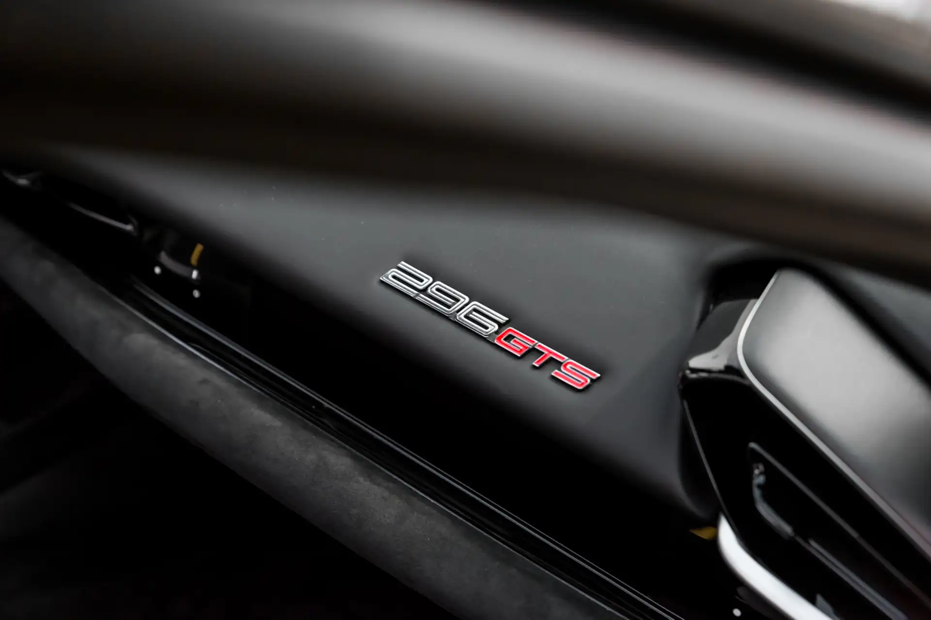 페라리 296 GTS 2024 노랑 사진 5