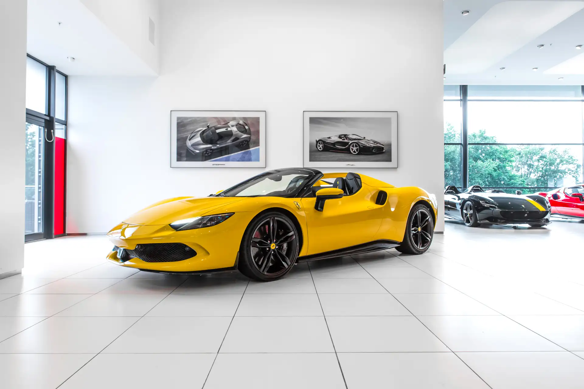 페라리 296 GTS 2024 노랑 사진 3