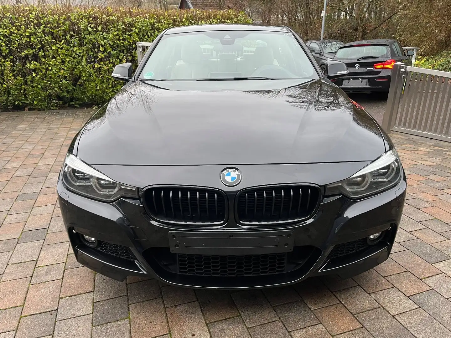 BMW 320 dx M Paket NavPR Leder A.LED HUD Hifi 360 Zwart - 2