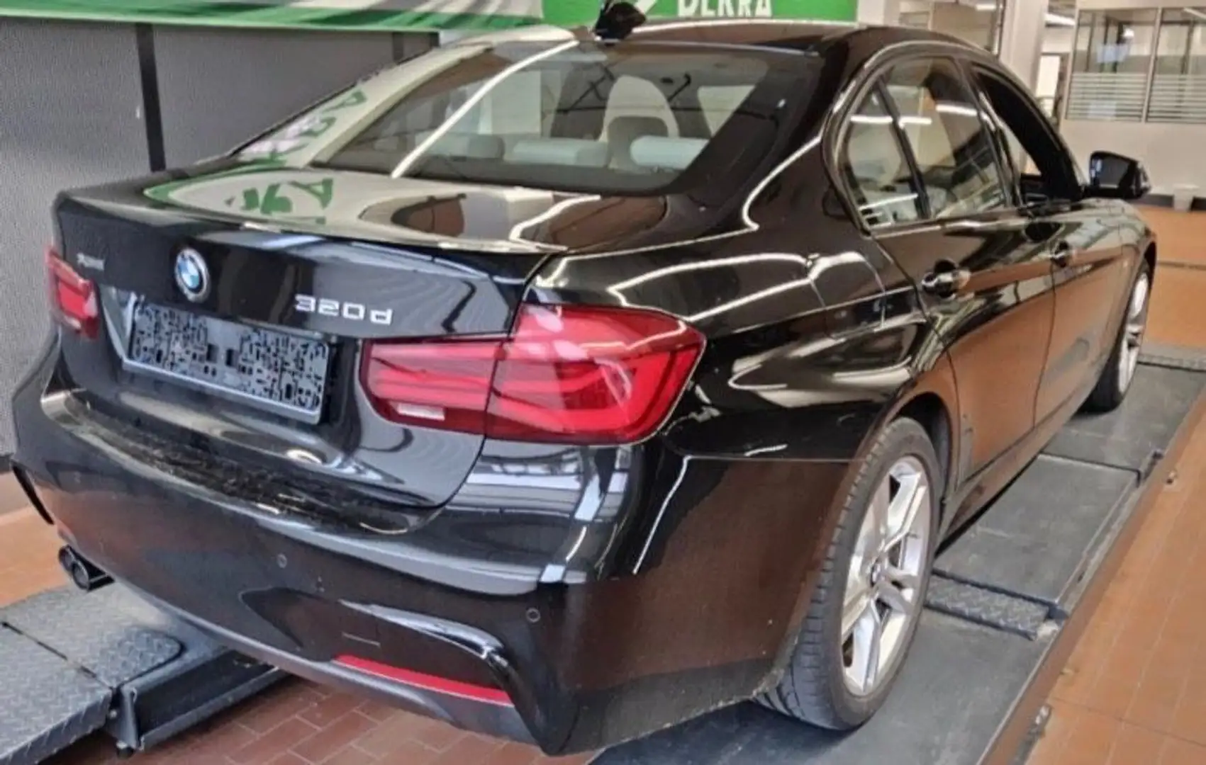 BMW 320 dx M Paket NavPR Leder A.LED HUD Hifi 360 Noir - 2