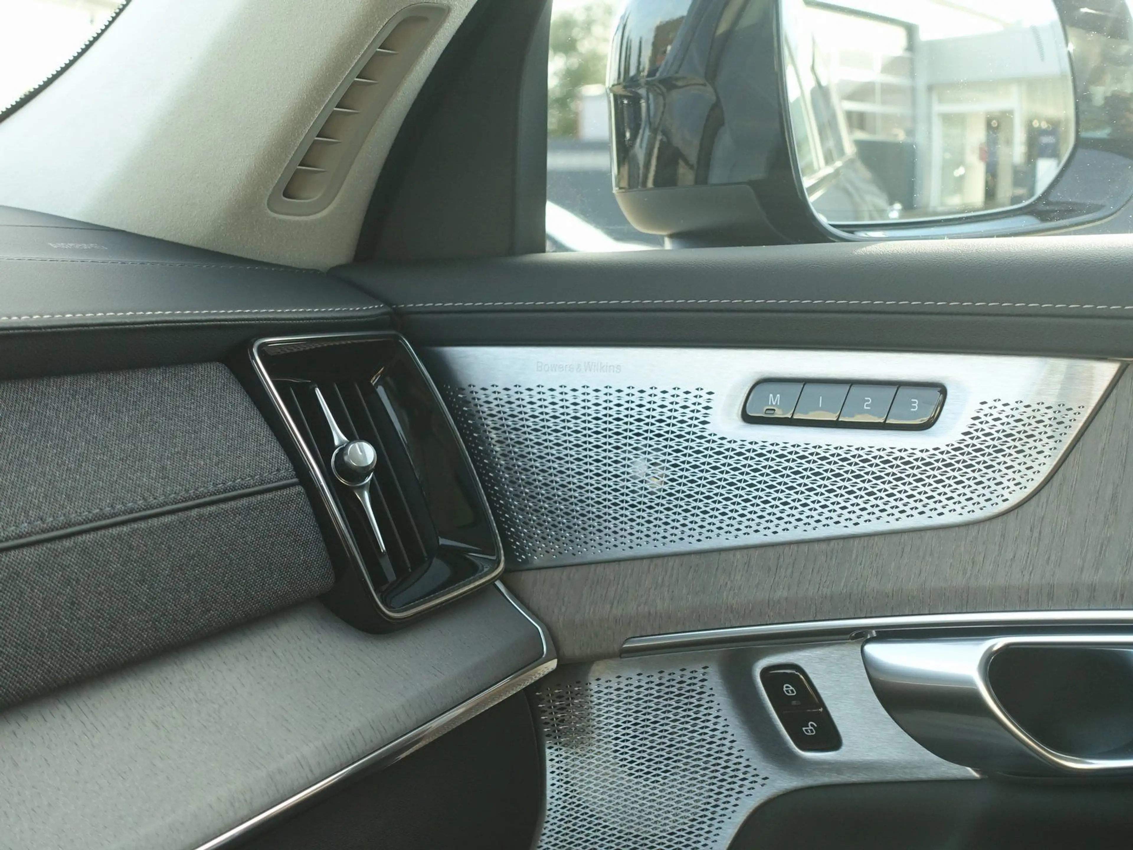 Volvo XC90 Ultra T8 AWD Plug-in Hybrid/B&W/HUD/Pano — photo 22