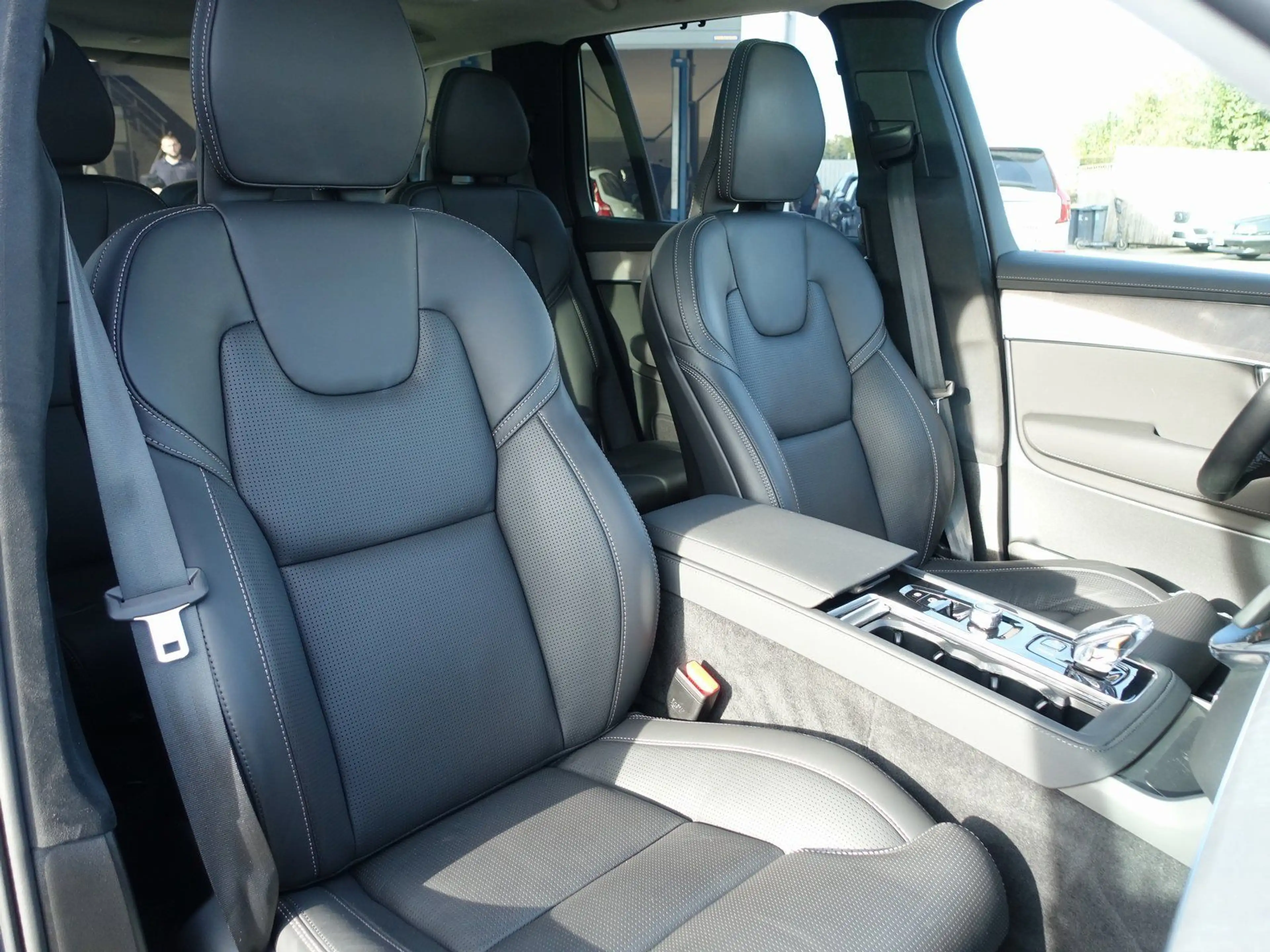 Volvo XC90 Ultra T8 AWD Plug-in Hybrid/B&W/HUD/Pano — photo 8