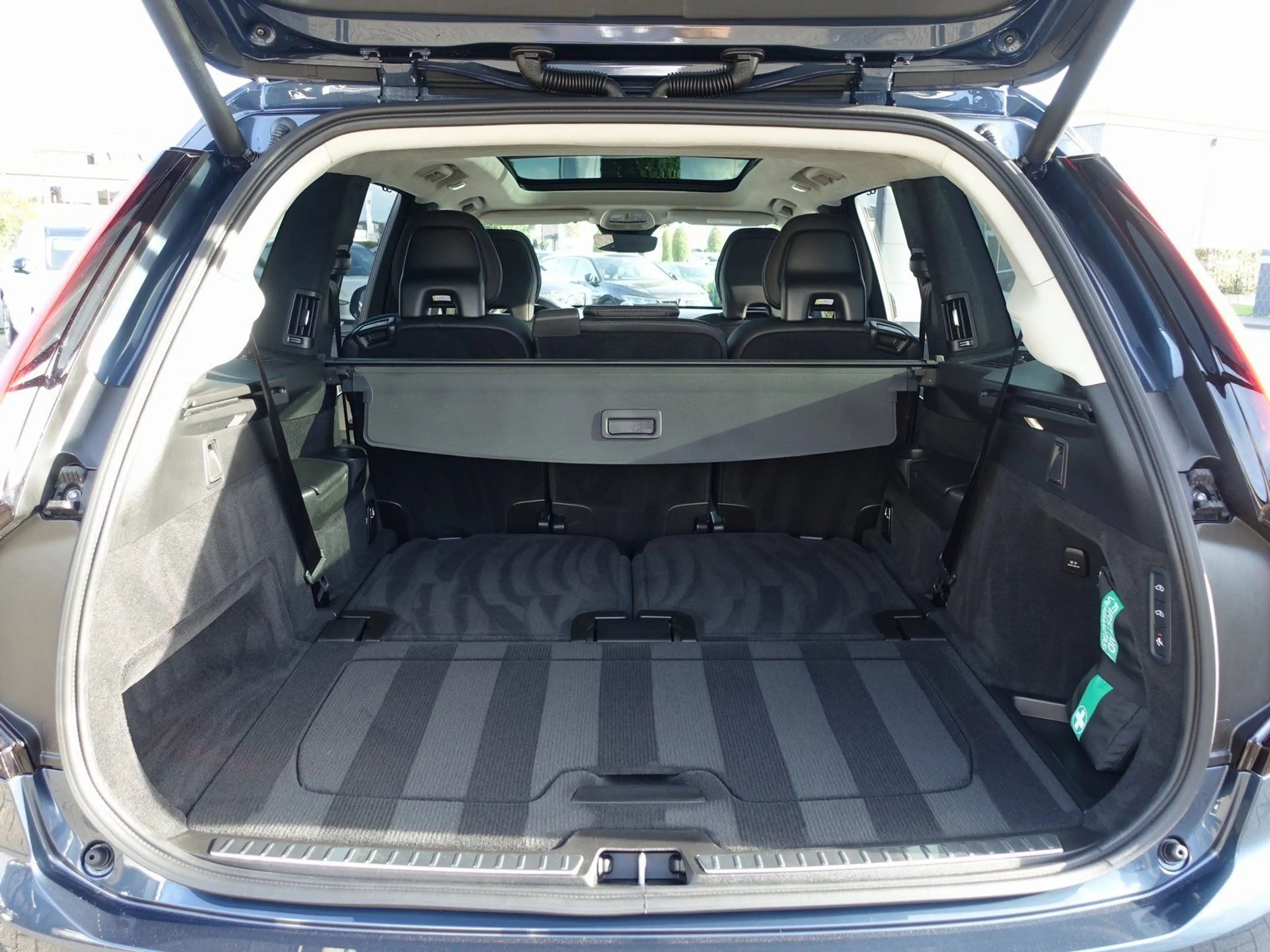 Volvo XC90 Ultra T8 AWD Plug-in Hybrid/B&W/HUD/Pano — photo 26