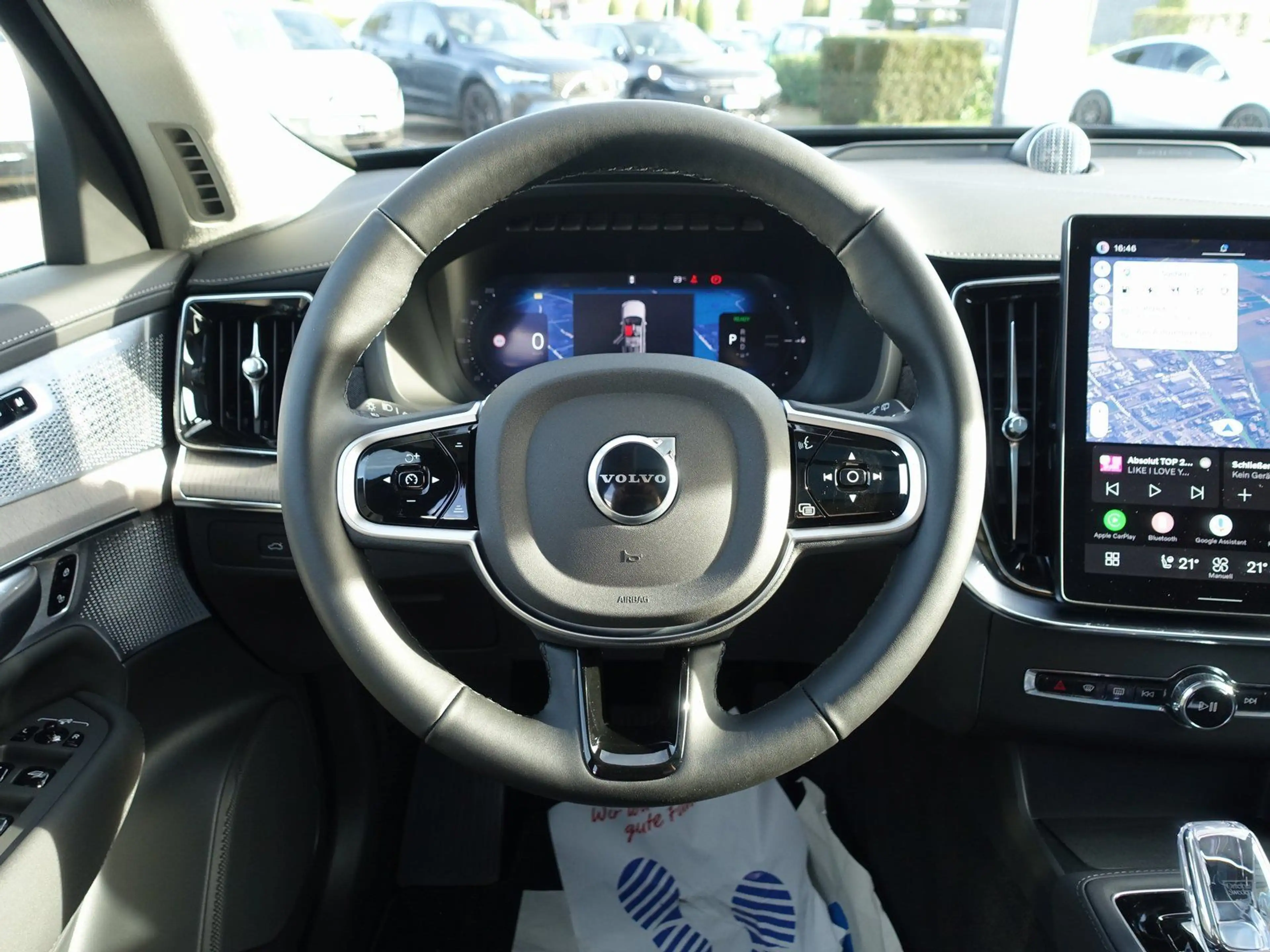 Volvo XC90 Ultra T8 AWD Plug-in Hybrid/B&W/HUD/Pano — photo 13