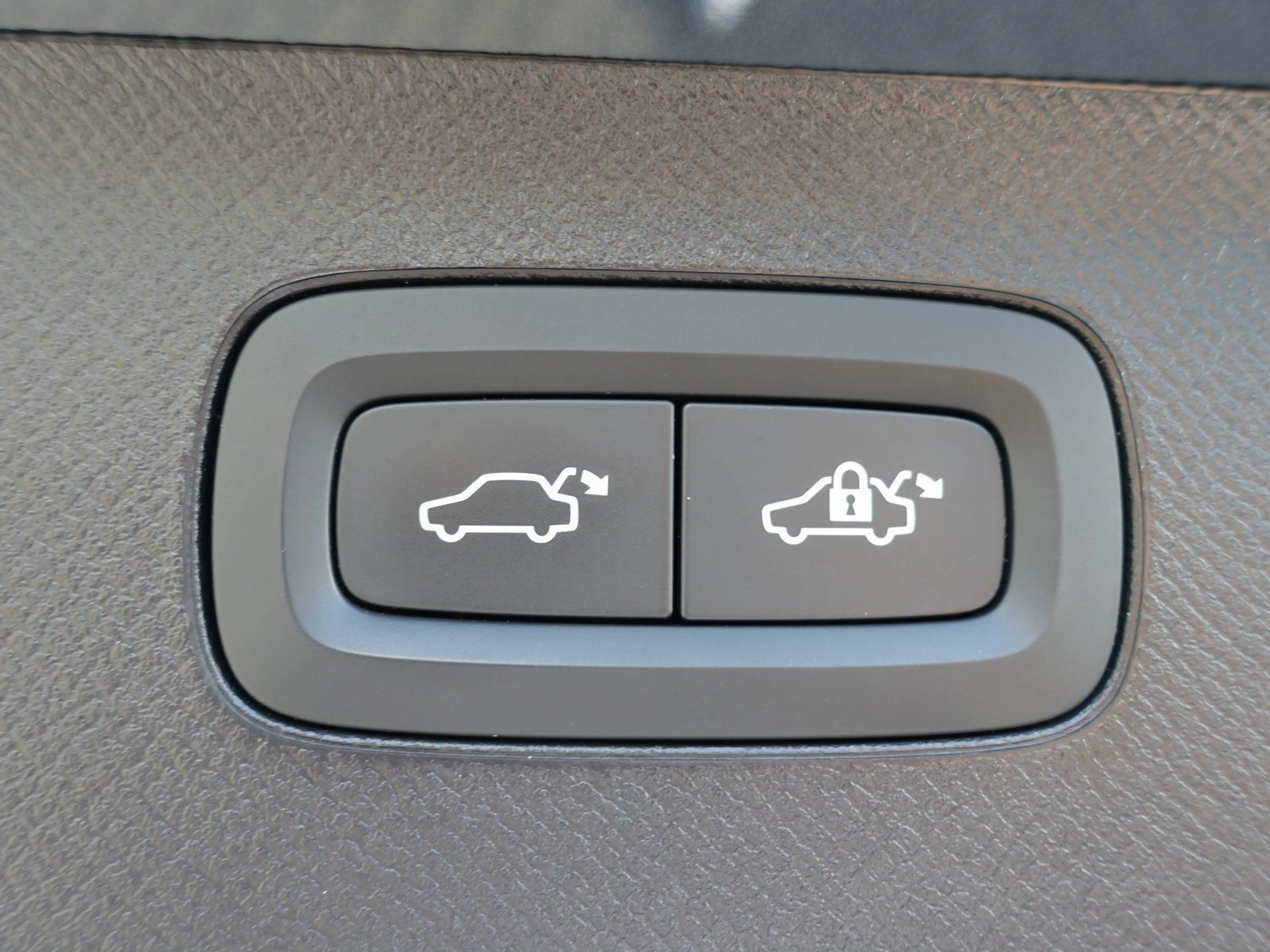 Volvo XC90 Ultra T8 AWD Plug-in Hybrid/B&W/HUD/Pano — photo 30