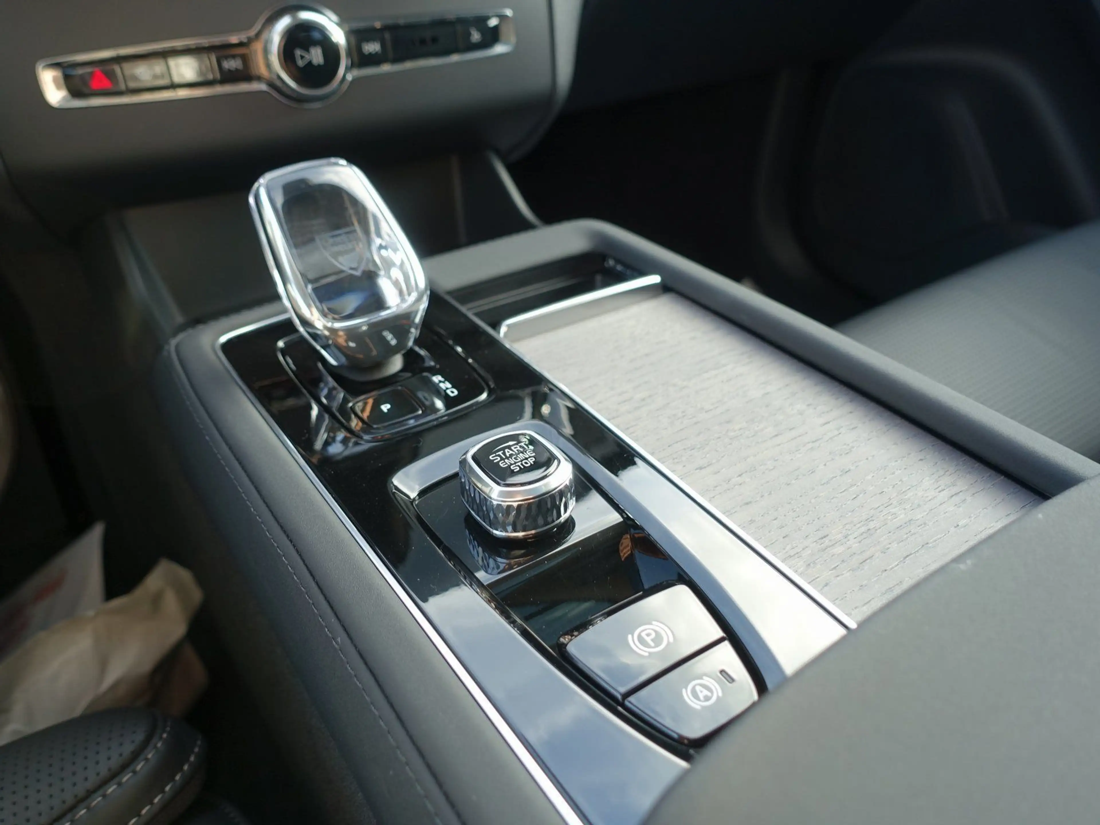 Volvo XC90 Ultra T8 AWD Plug-in Hybrid/B&W/HUD/Pano — photo 21
