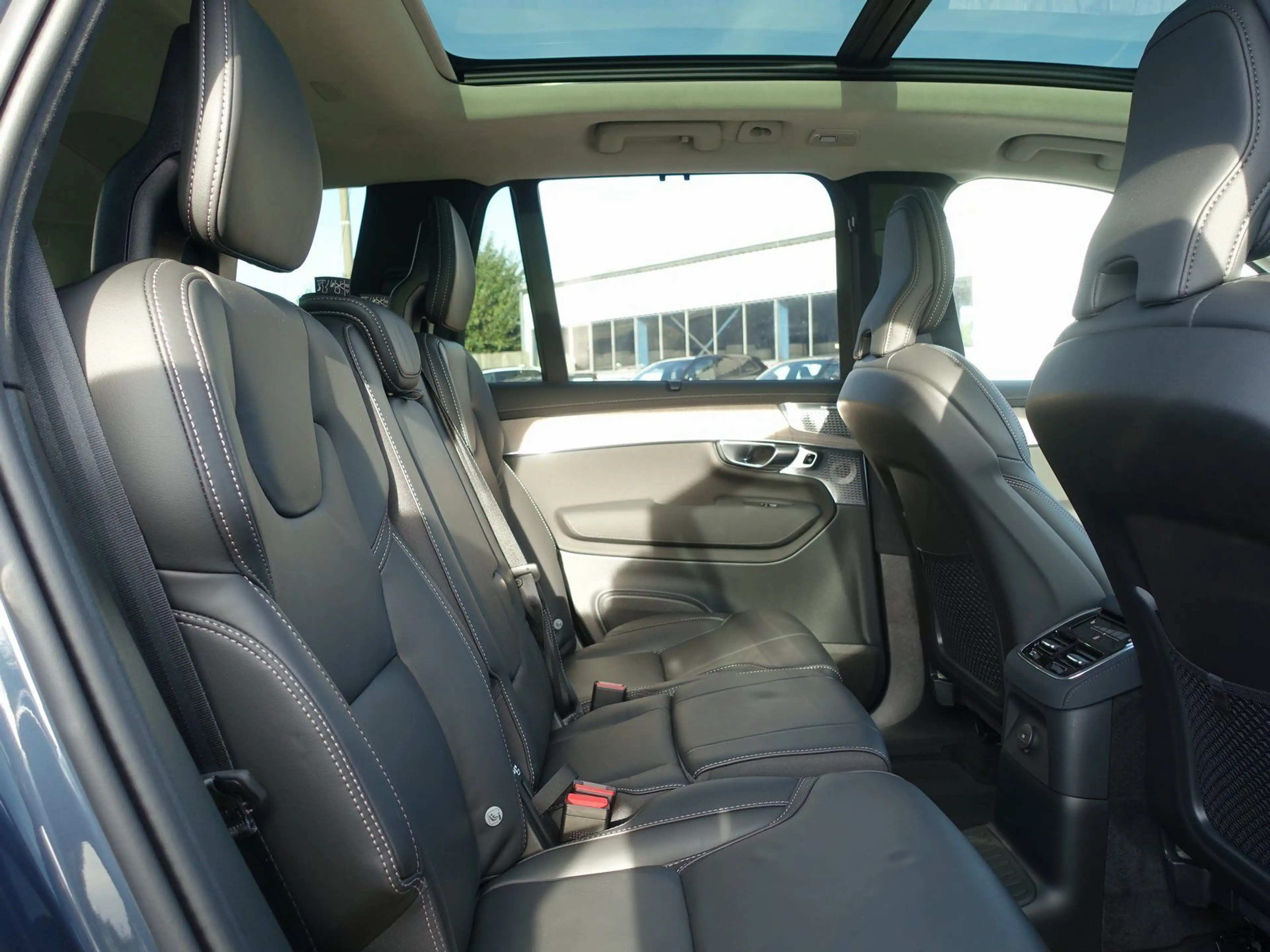 Volvo XC90 Ultra T8 AWD Plug-in Hybrid/B&W/HUD/Pano — photo 9