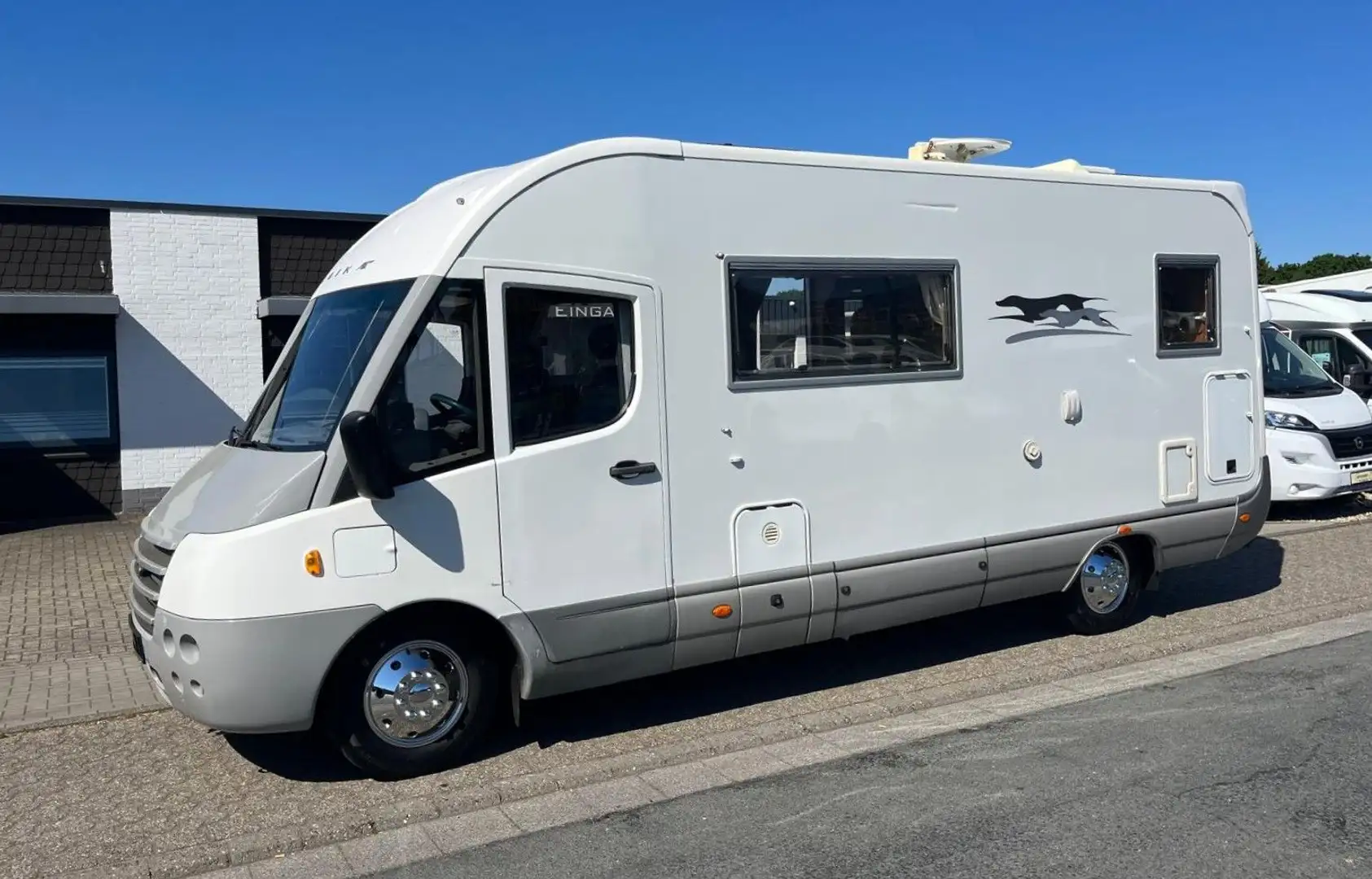 Laika Ecovip HL 680 - Hubbett - auto.Sat/TV - Solar - Weiß - 1