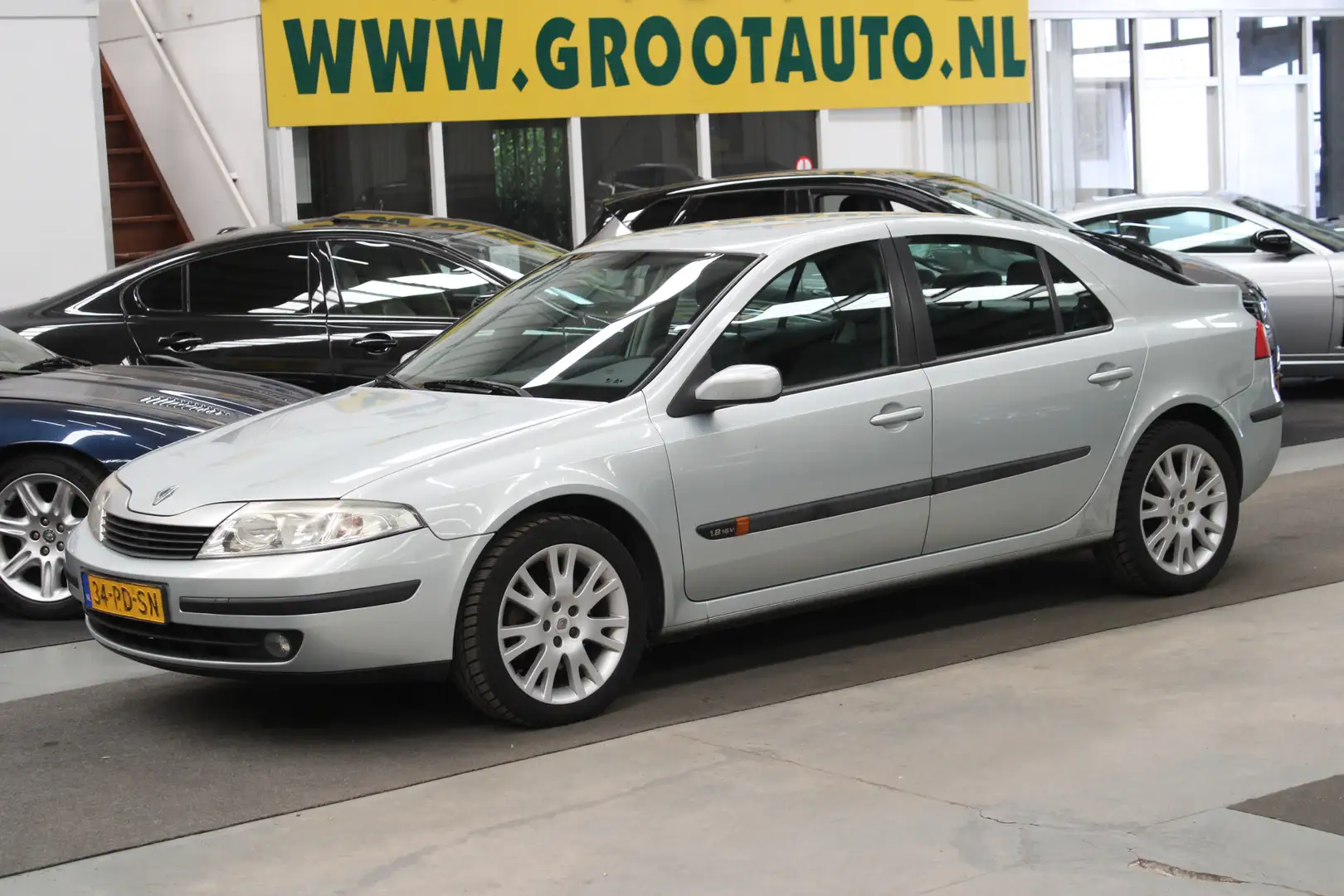 Renault Laguna 1.8-16V Dynamique Automaat NAP, Airco, Cruise cont Grijs - 1