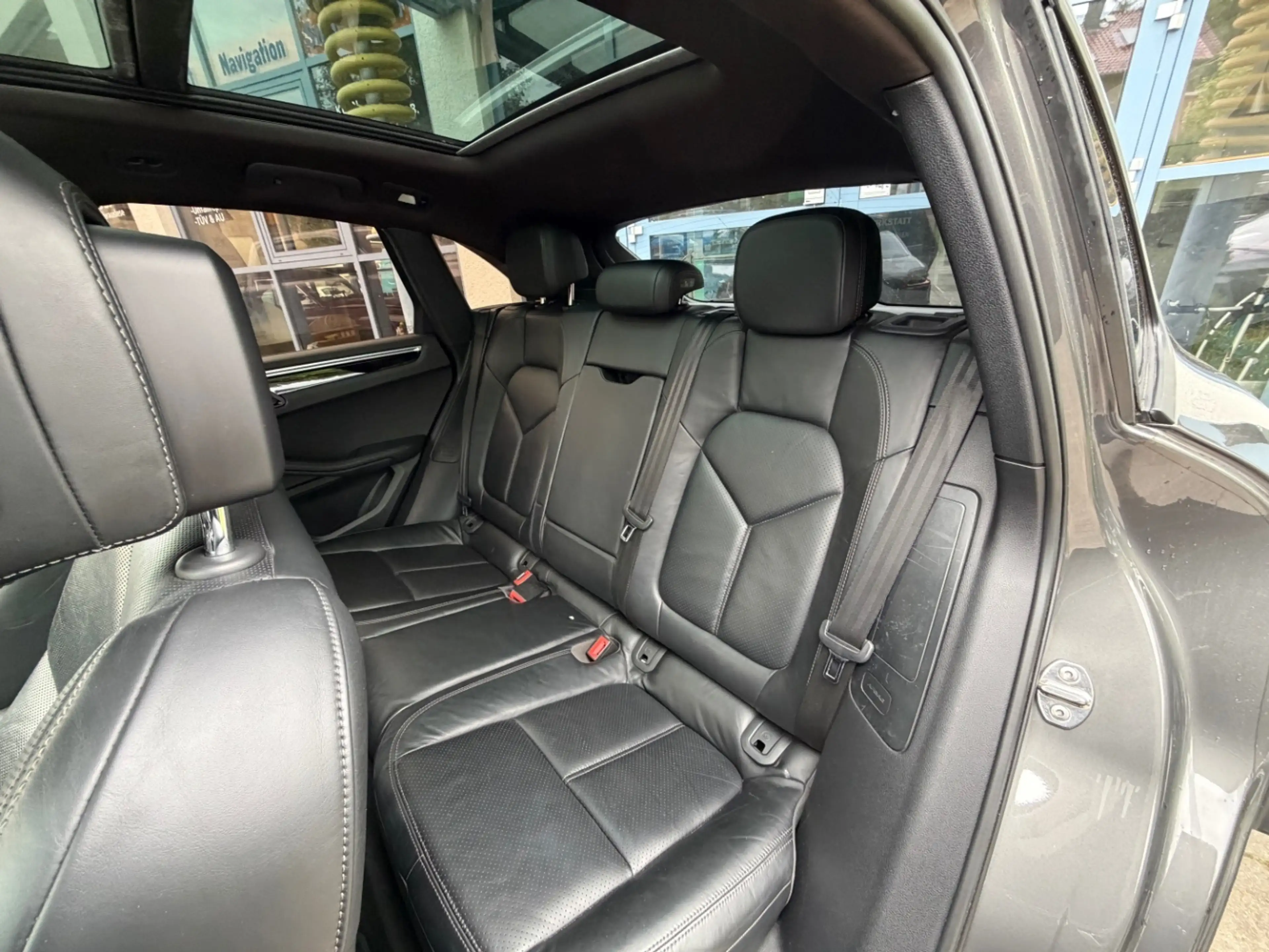 Porsche Macan S — photo 13