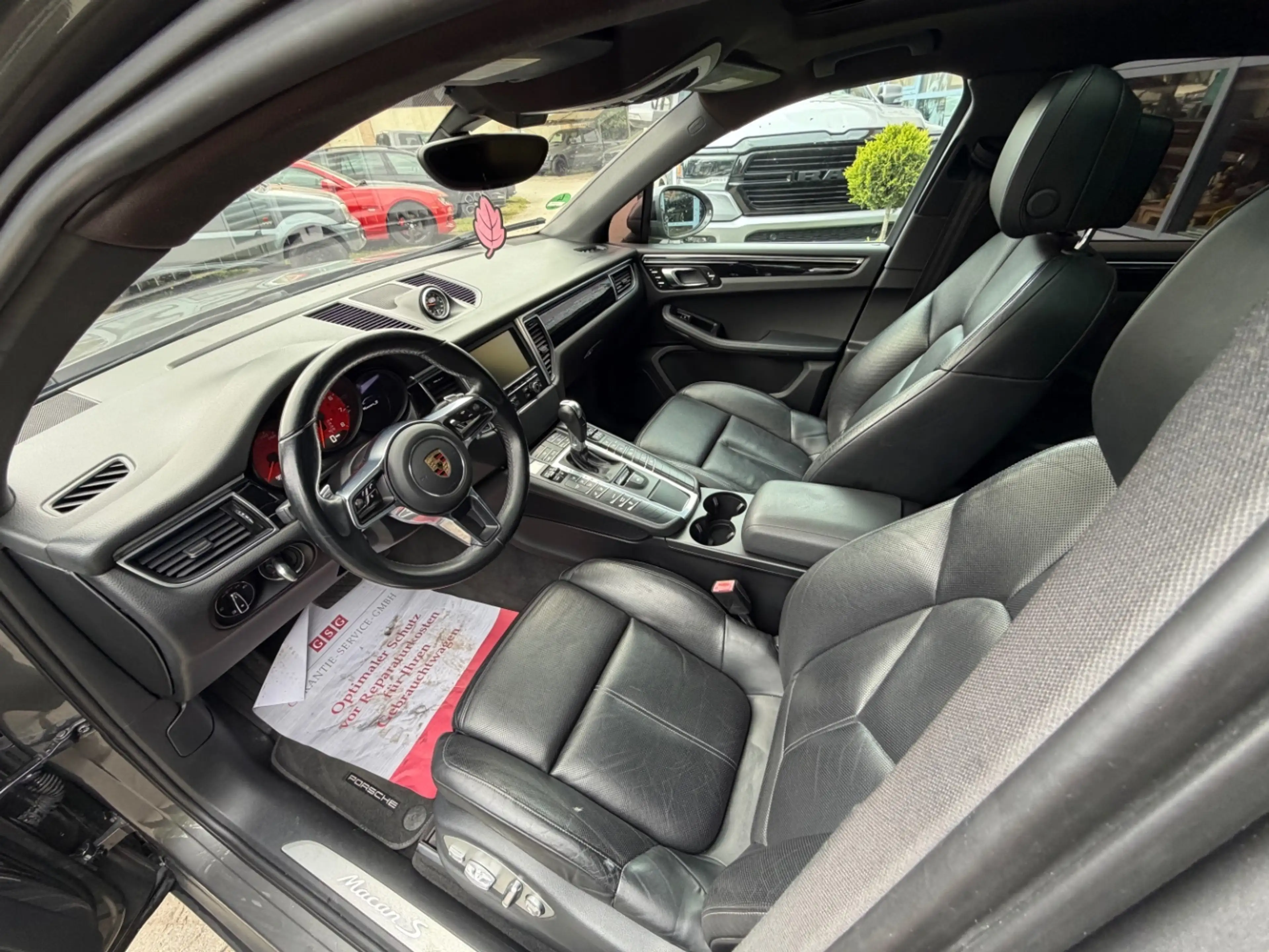 Porsche Macan S — photo 10
